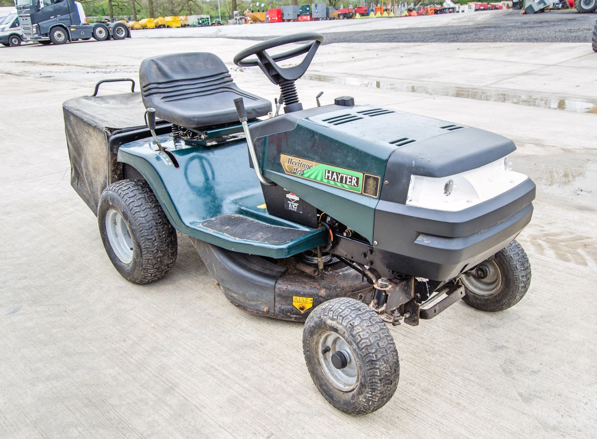 Hayter Heritage 13/30 petrol driven ride on lawn mower ** No VAT on hammer price but VAT will be - Bild 2 aus 10