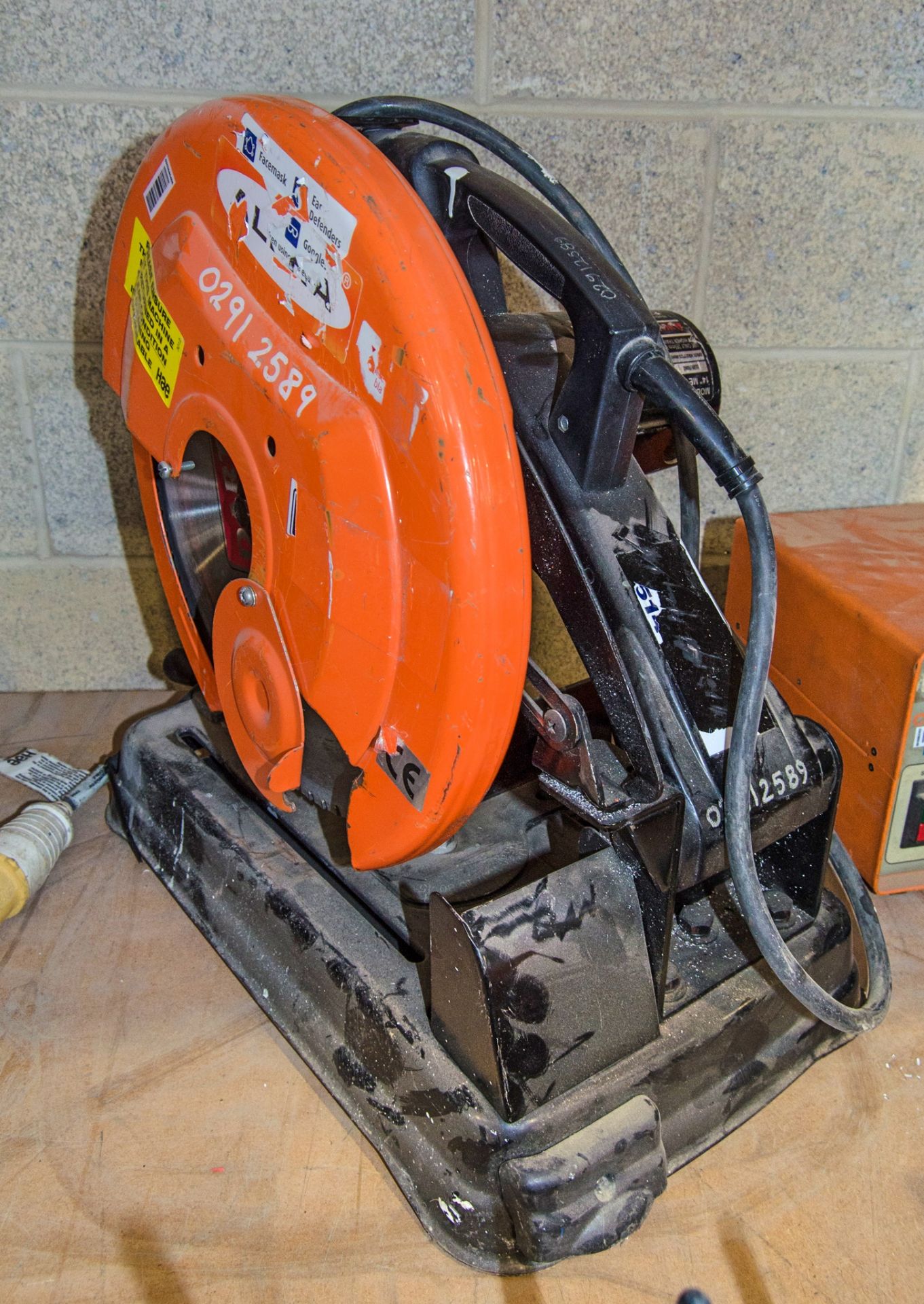 240v metal cutting circular saw 02912589 - Image 2 of 2