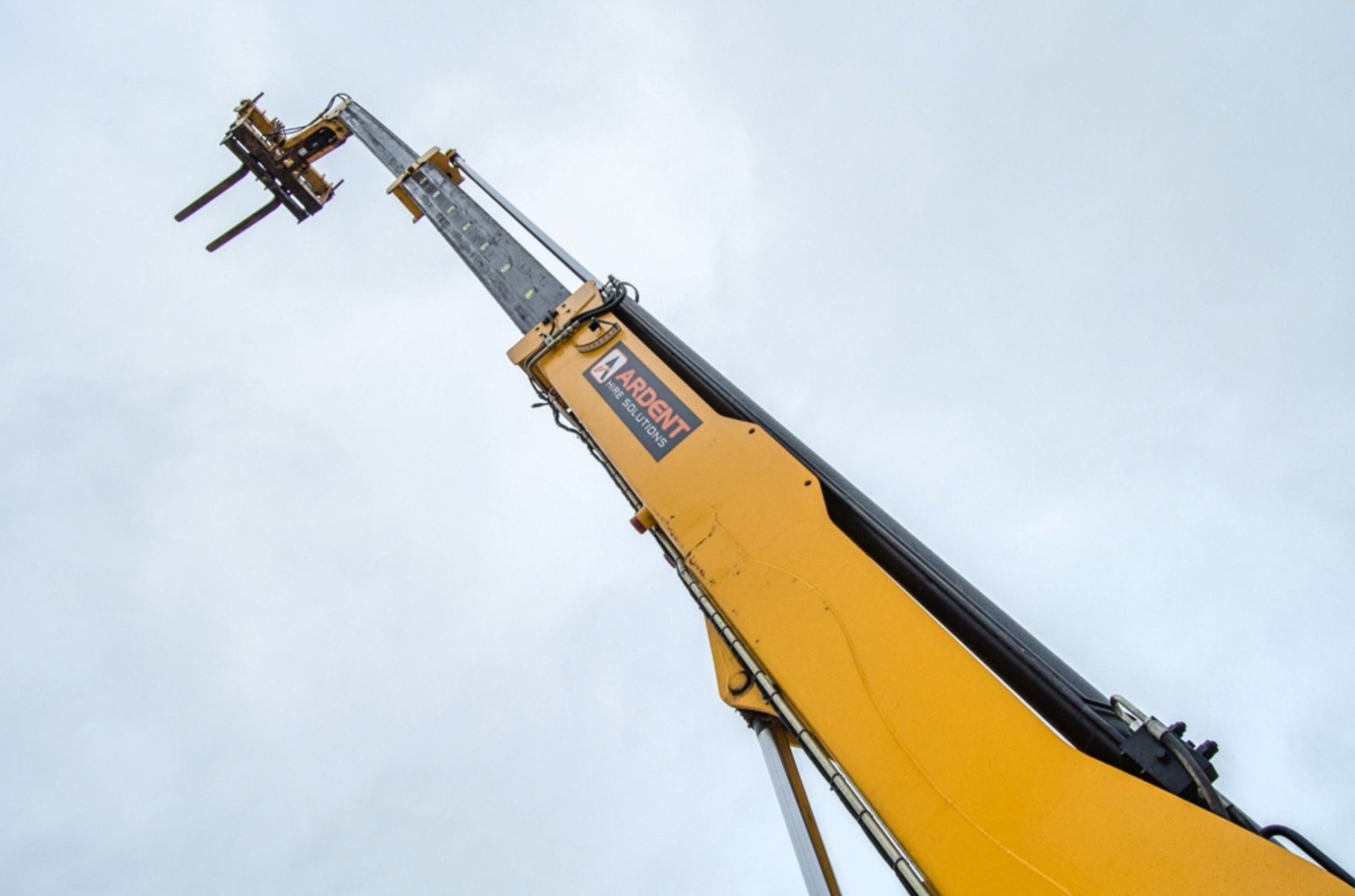 JCB 540-140 Hi-Viz T4 IV 14 metre telescopic handler Year: 2018 S/N: 2573533 Recorded Hours: 5089 - Image 10 of 26