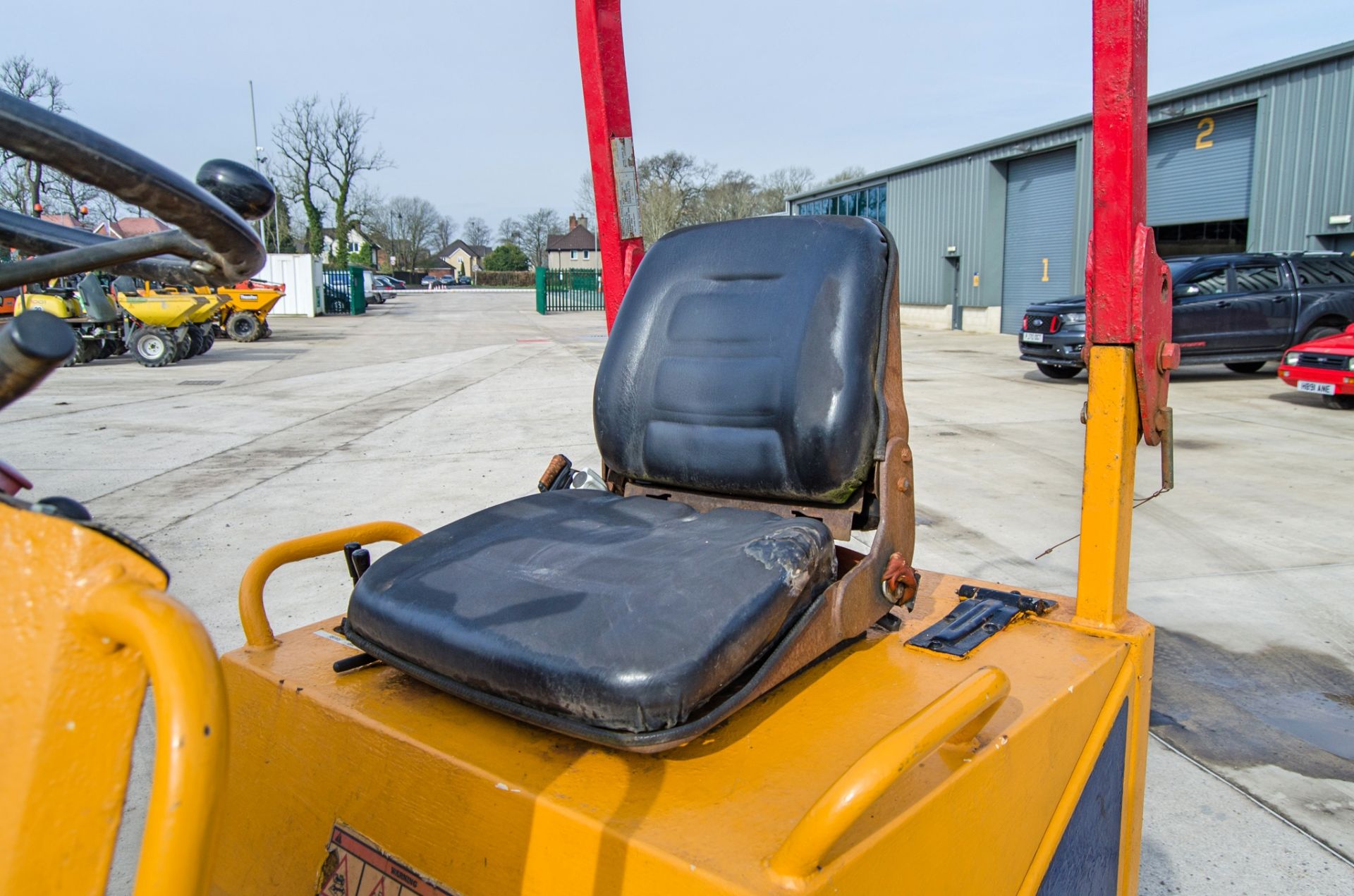 Thwaites 1 tonne hi-tip dumper Year: 2004 S/N: 402A5734 Recorded Hours: 2479 - Image 17 of 23