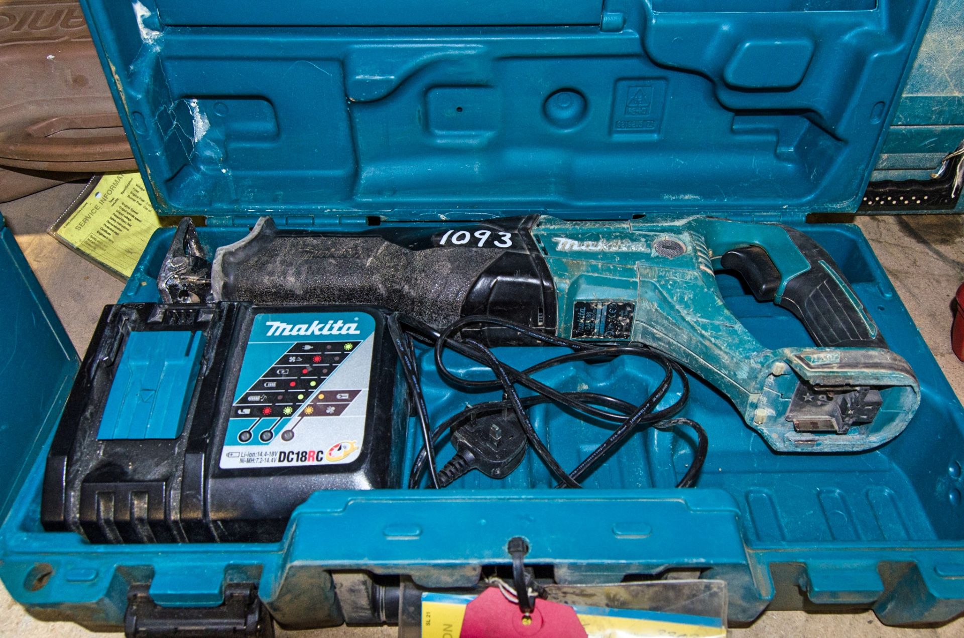Makita DJR186 18v cordless reciprocating saw c/w charger and carry case ** No battery ** 330345