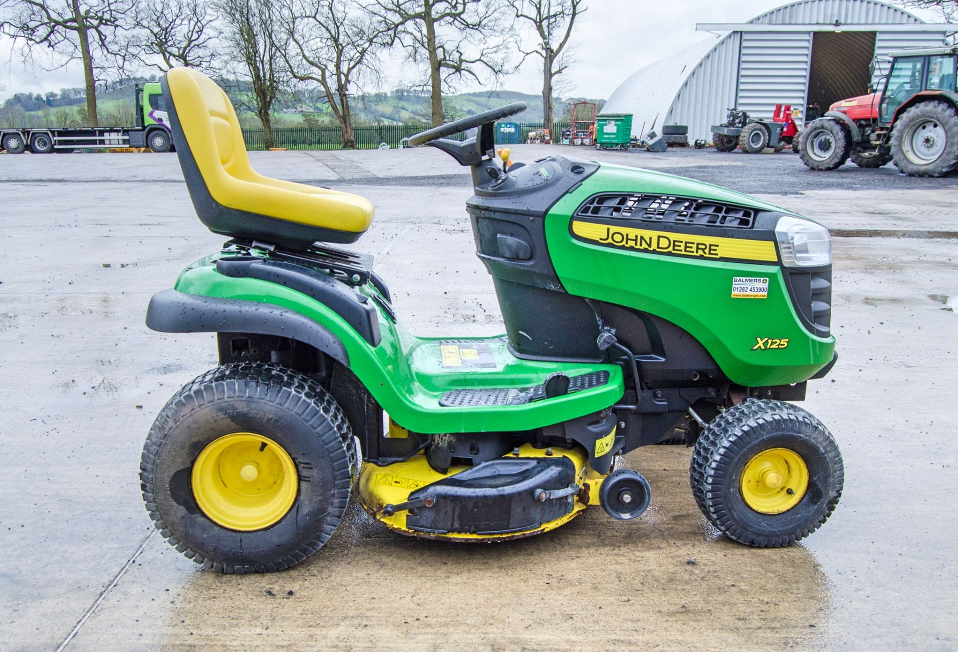 John Deere X125 petrol driven ride on mower Year: 2014 S/N: 100499 Recorded Hours: 41 - Image 7 of 14