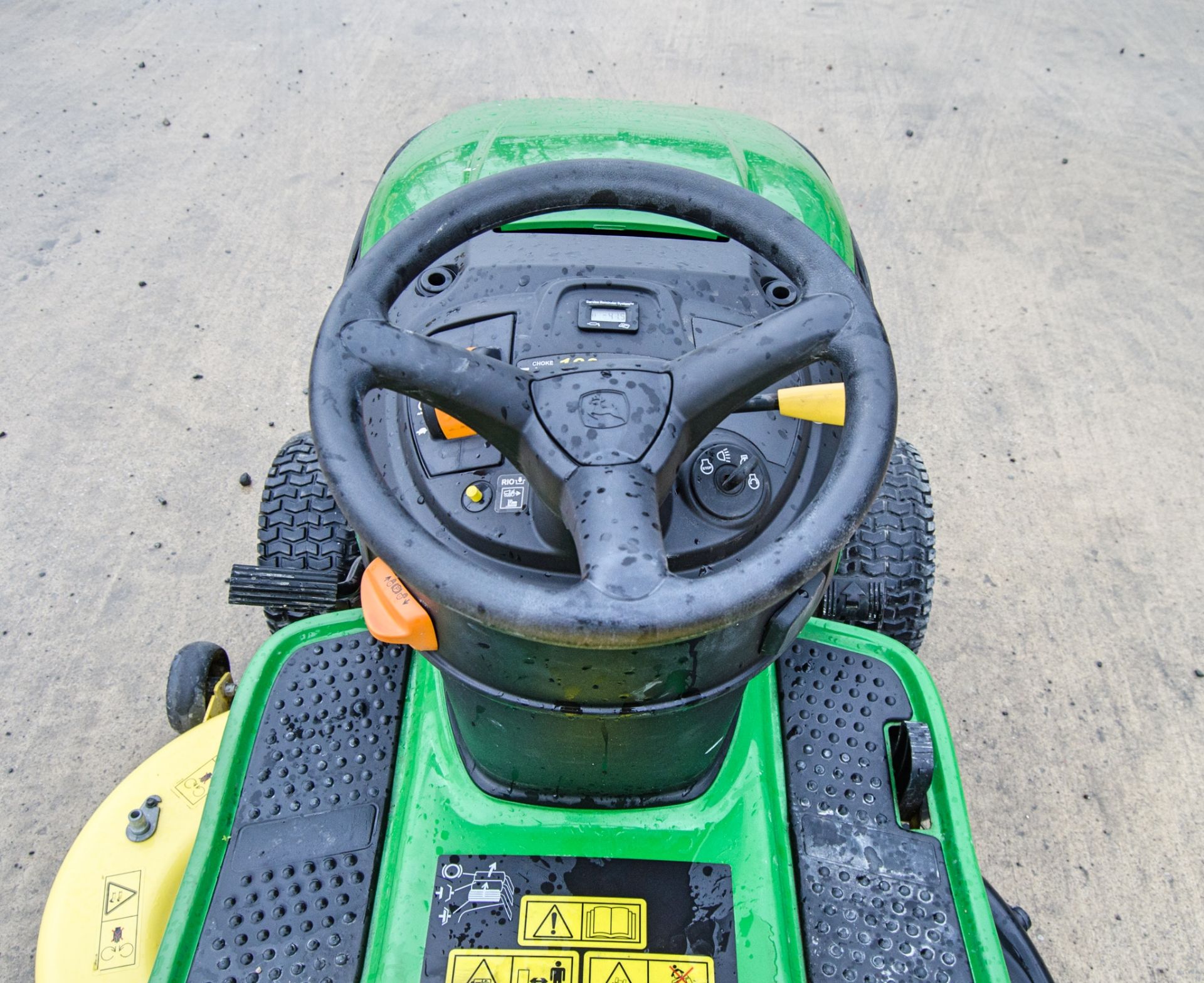 John Deere X125 petrol driven ride on mower Year: 2014 S/N: 100499 Recorded Hours: 41 - Image 10 of 14