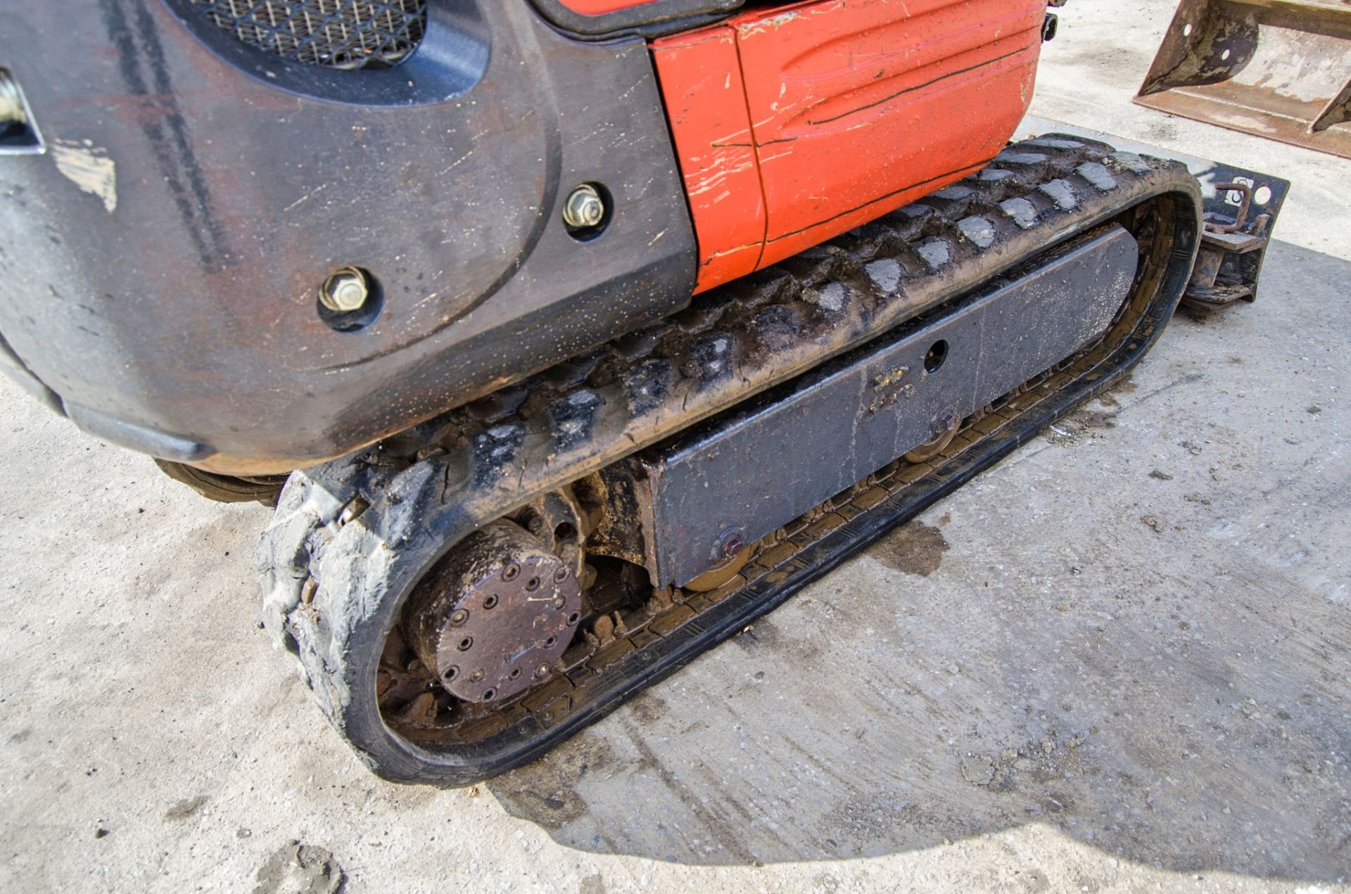 Kubota K008-3 0.8 tonne rubber tracked micro excavator Year:2018 S/N: 31312 Recorded Hours: 916 - Image 9 of 27