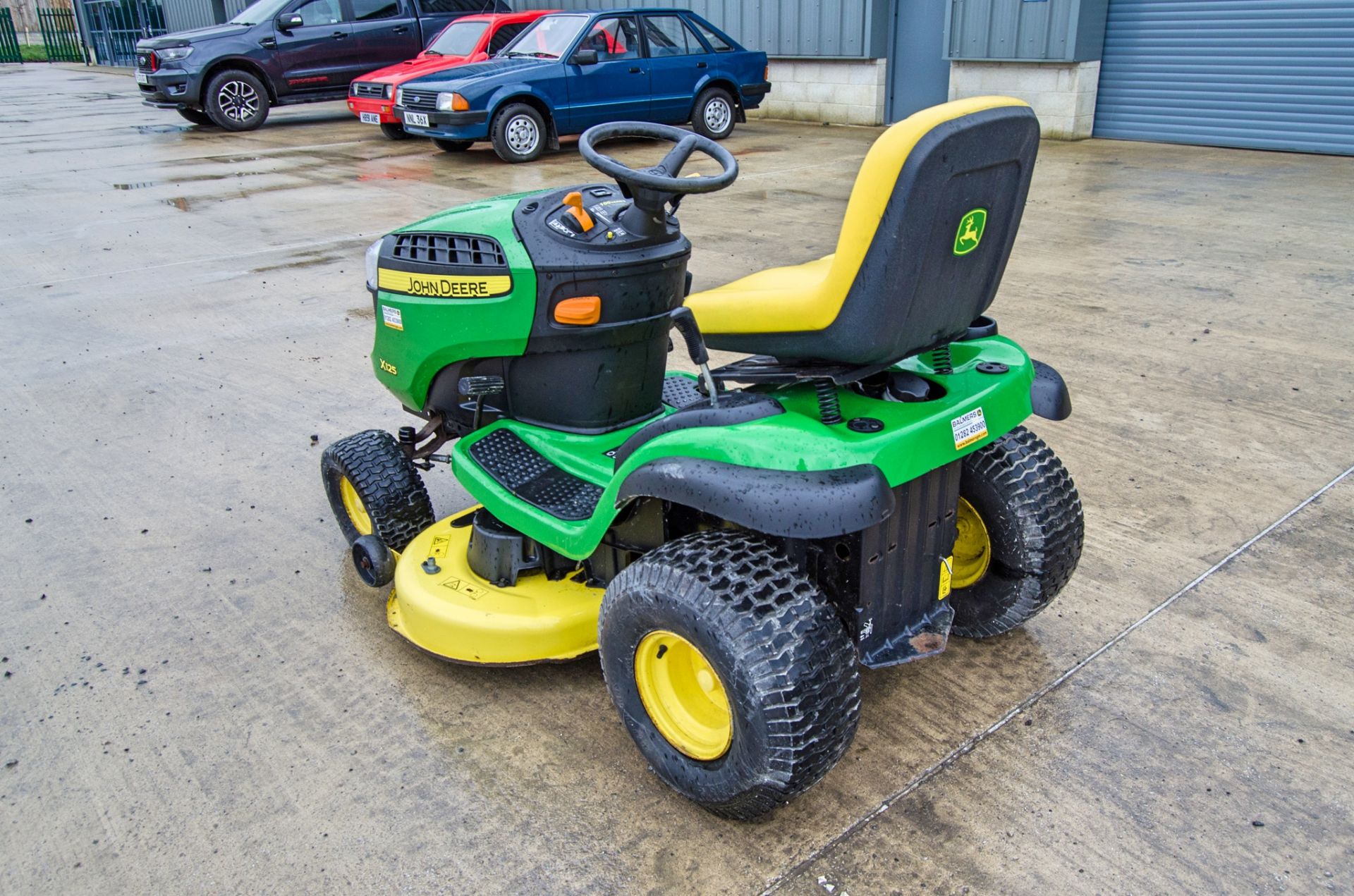 John Deere X125 petrol driven ride on mower Year: 2014 S/N: 100499 Recorded Hours: 41 - Image 4 of 14