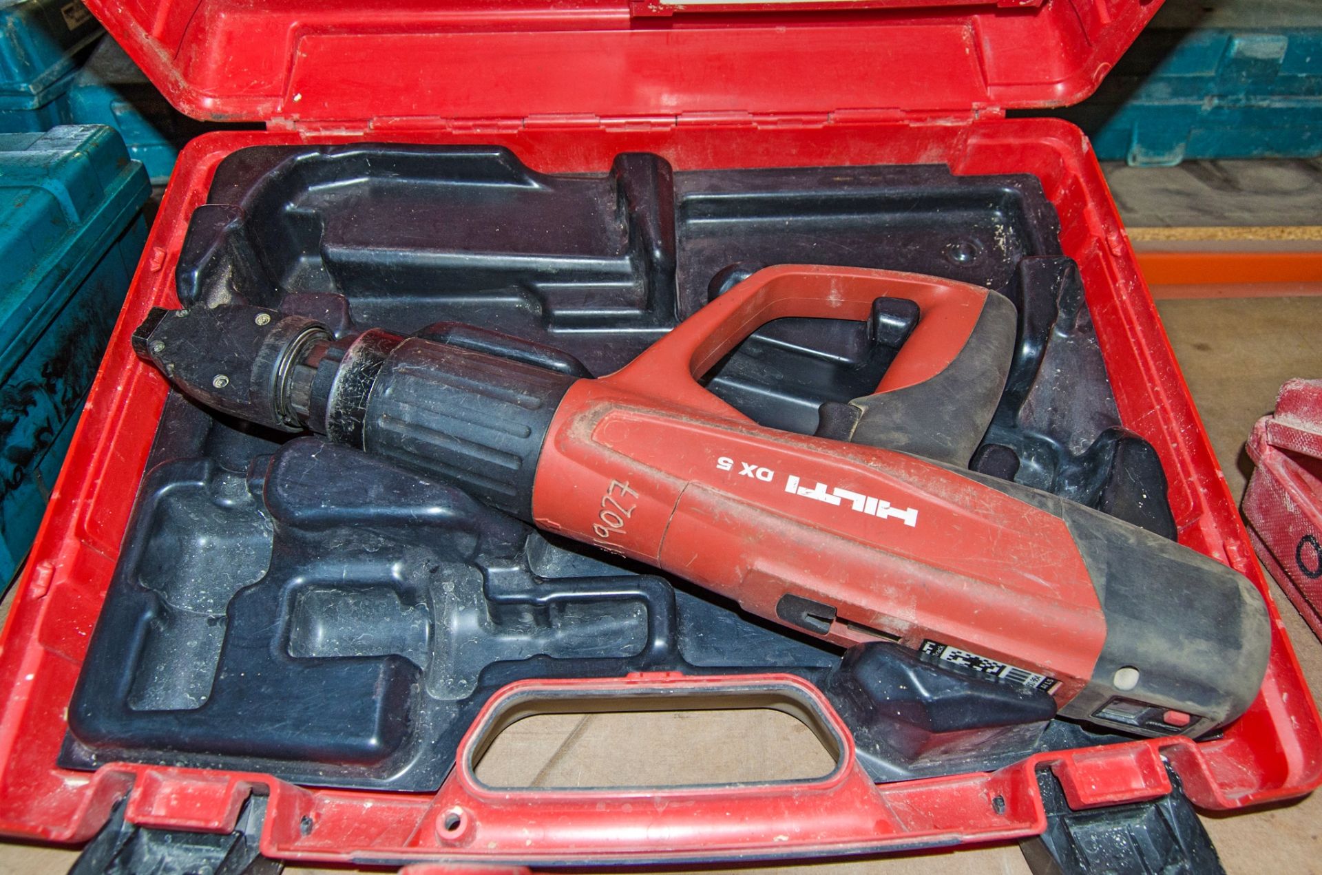 Hilti DX5 nail gun c/w carry case 18119027