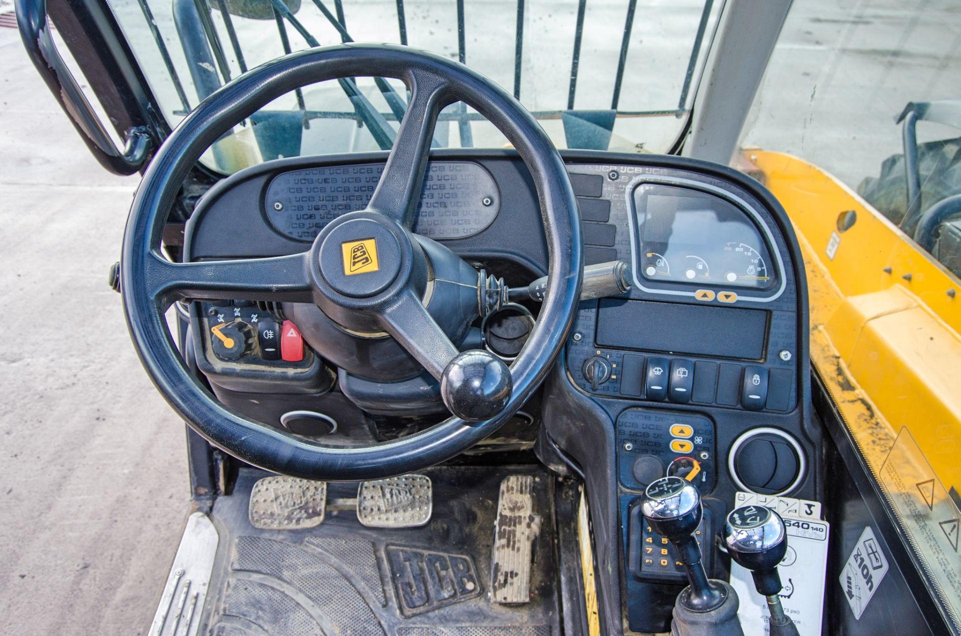 JCB 540-140 T4 IV 14 metre telescopic handler Year: 2016 S/N: 2465067 Recorded Hours: 3083 A727535 - Image 19 of 24