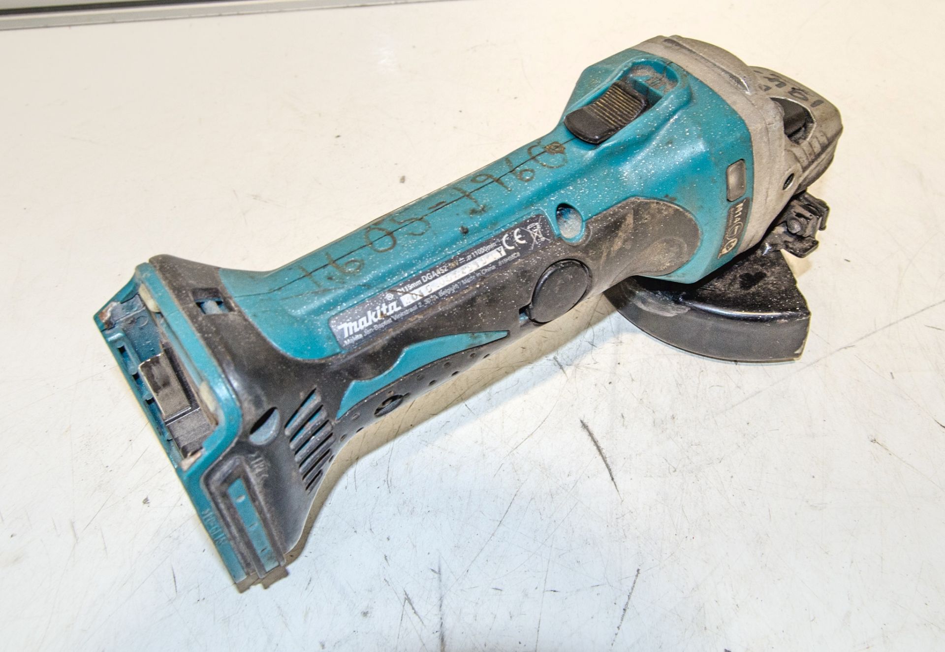 Makita DGA452 18v cordless angle grinder ** No battery or charger ** 16051960 - Bild 2 aus 2