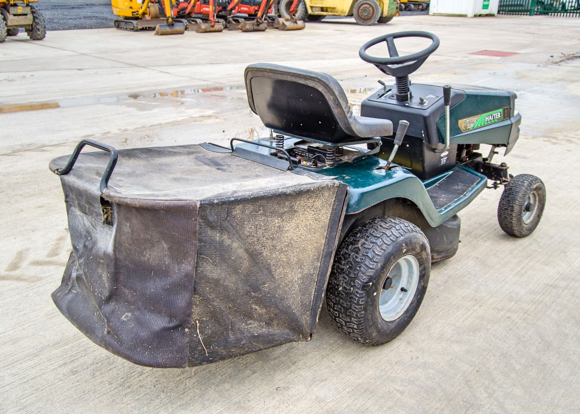 Hayter Heritage 13/30 petrol driven ride on lawn mower ** No VAT on hammer price but VAT will be - Bild 3 aus 10