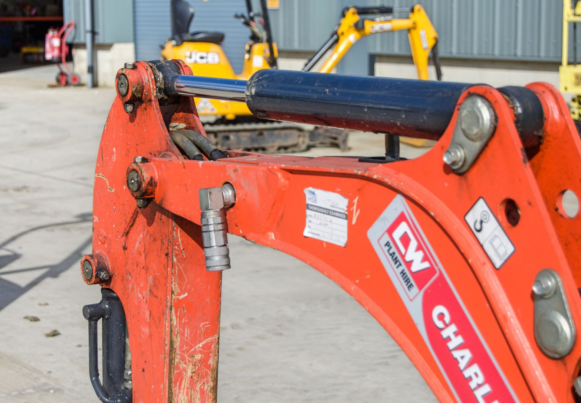 Kubota K008-3 0.8 tonne rubber tracked micro excavator Year:2018 S/N: 31312 Recorded Hours: 916 - Image 16 of 27