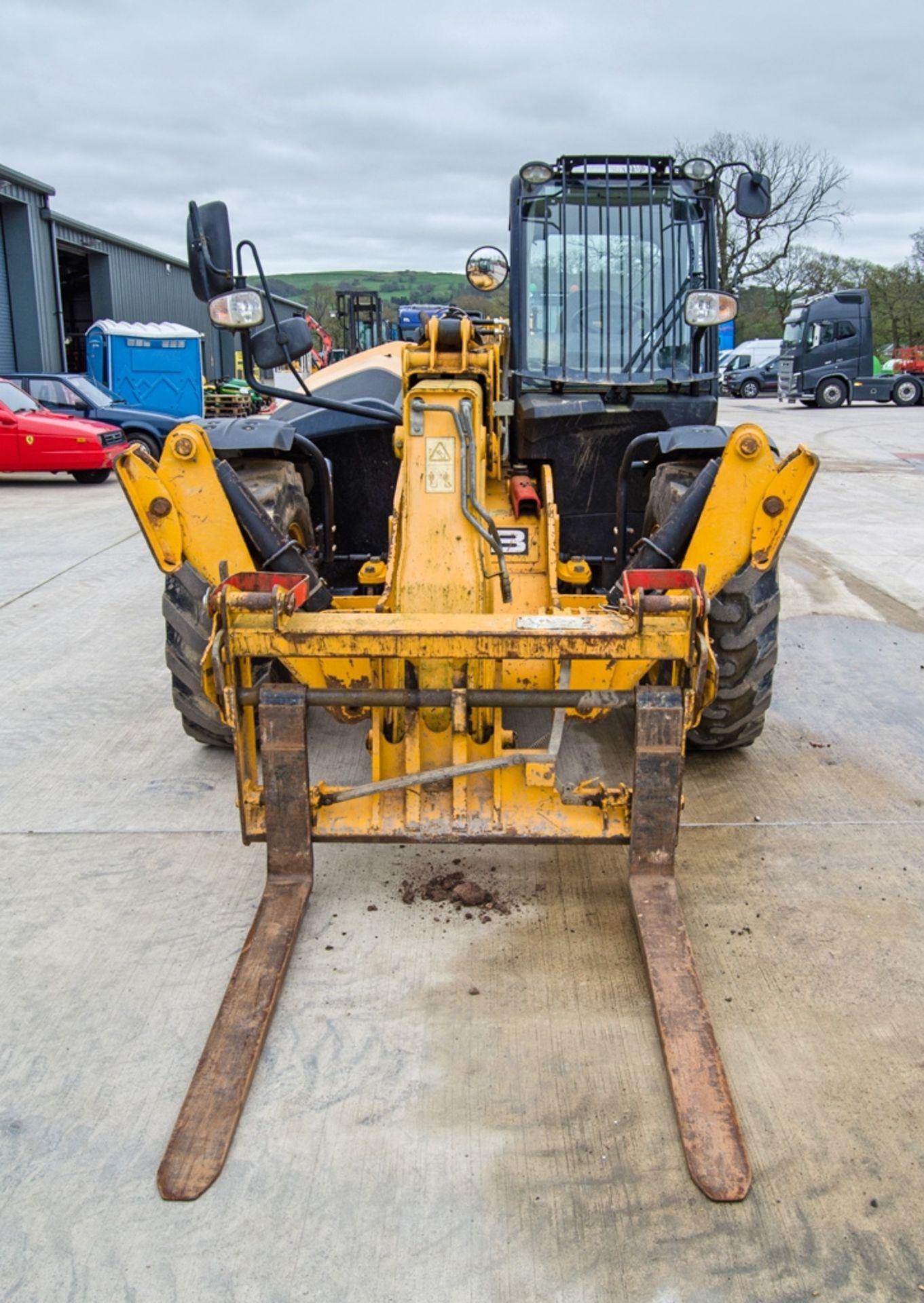 JCB 533-105 T4i IIIB 10.5 metre telescopic handler Year: 2015 S/N: 2349343 Recorded Hours: 3034 c/ - Image 5 of 24