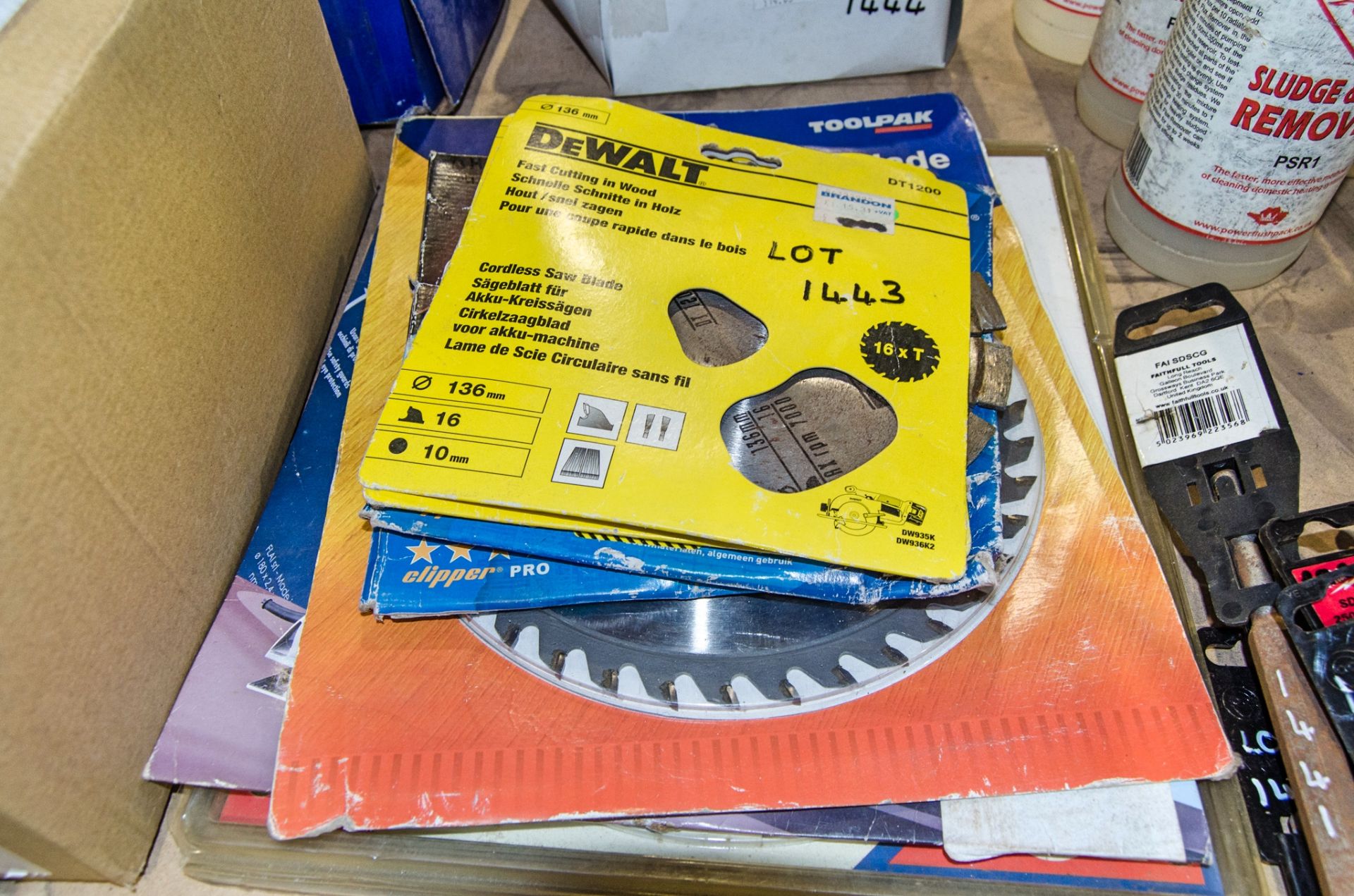 8 - various circular saw blades ** New & unused **