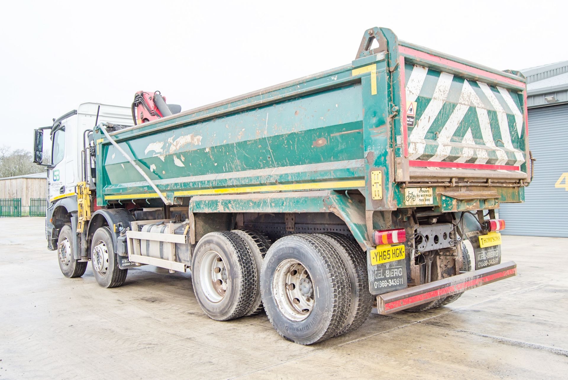 Mercedes Benz 3240 Arocs 32 tonne 8x4 tipper grab lorry Registration Number: YH65 HGK Date of - Image 4 of 38