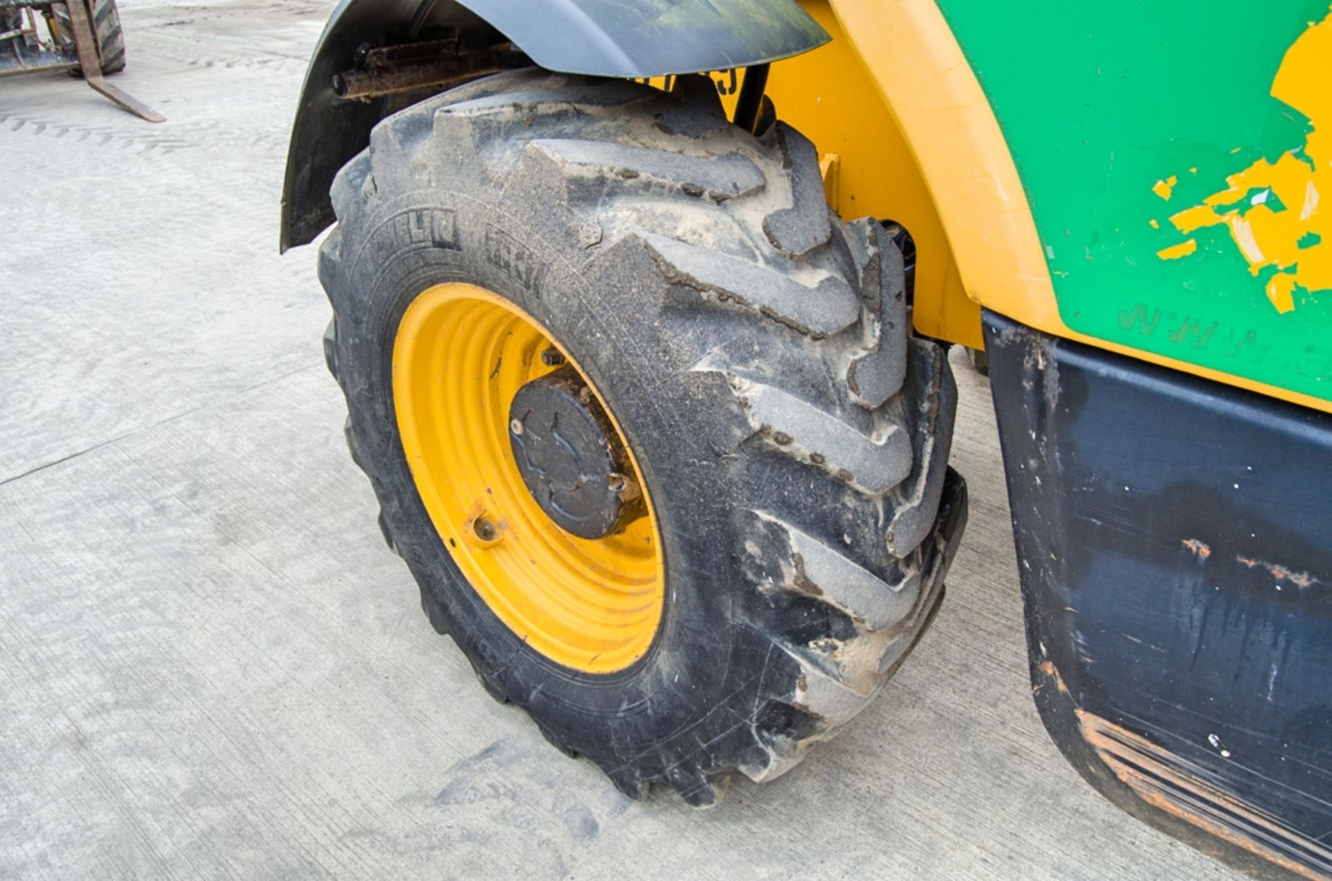 JCB 533-105 T4i IIIB 10.5 metre telescopic handler Year: 2015 S/N: 2349343 Recorded Hours: 3034 c/ - Image 14 of 24