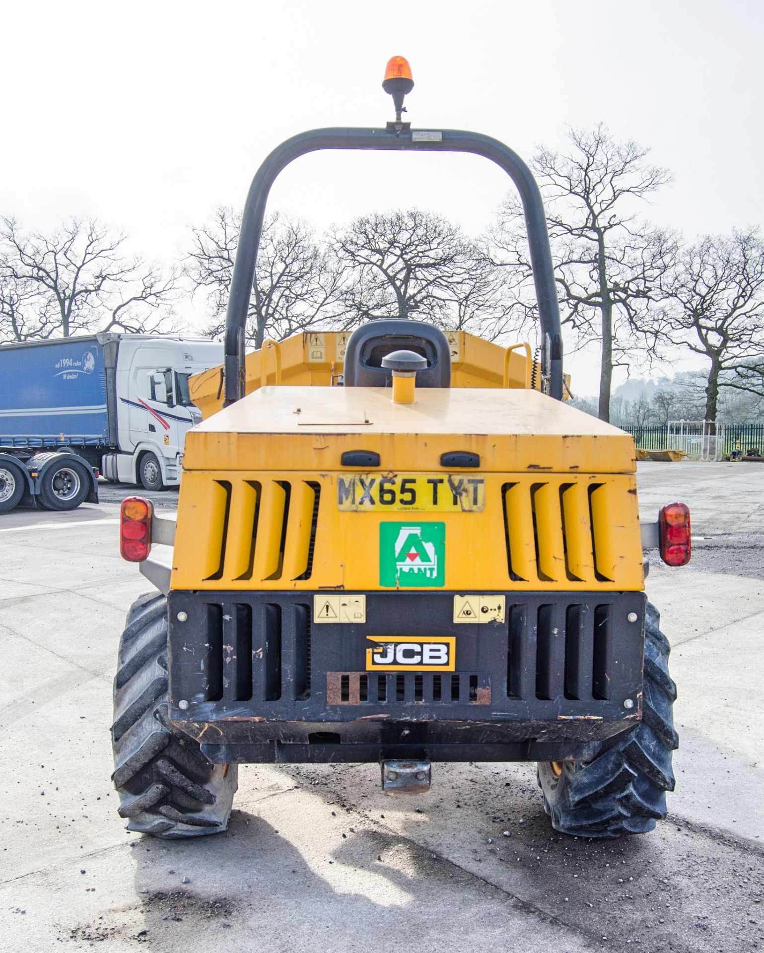 JCB 6 tonne swivel skip dumper Year: 2015 S/N: EFFRL8757 Recorded Hours: 2212 c/w V5C certificate - Image 6 of 23