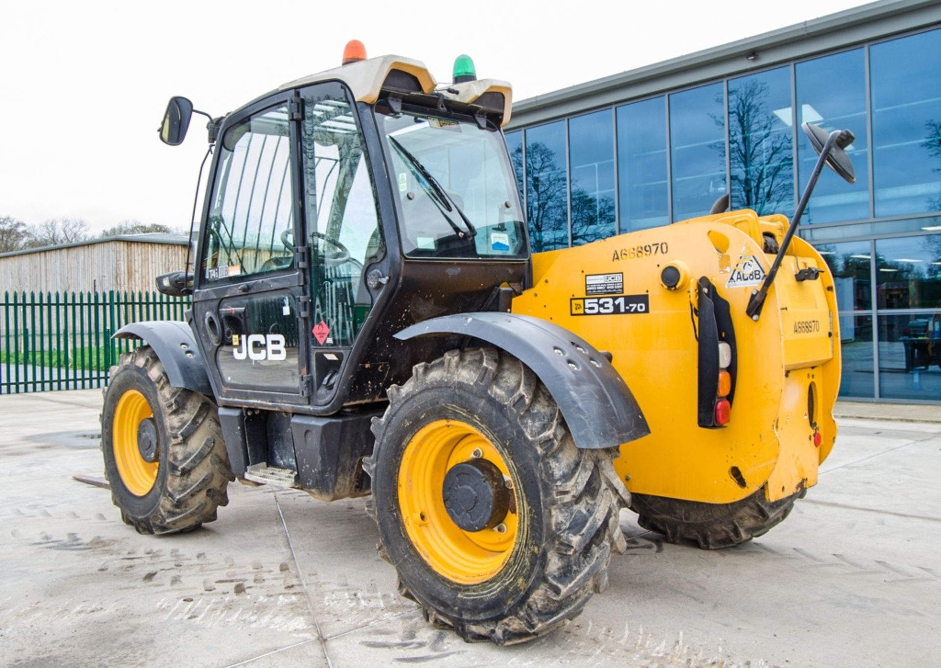 JCB 531-70 T4i IIIB 7 metre telescopic handler Year: 2015 S/N: 2347832 Recorded Hours: 2816 A668970 - Image 4 of 24