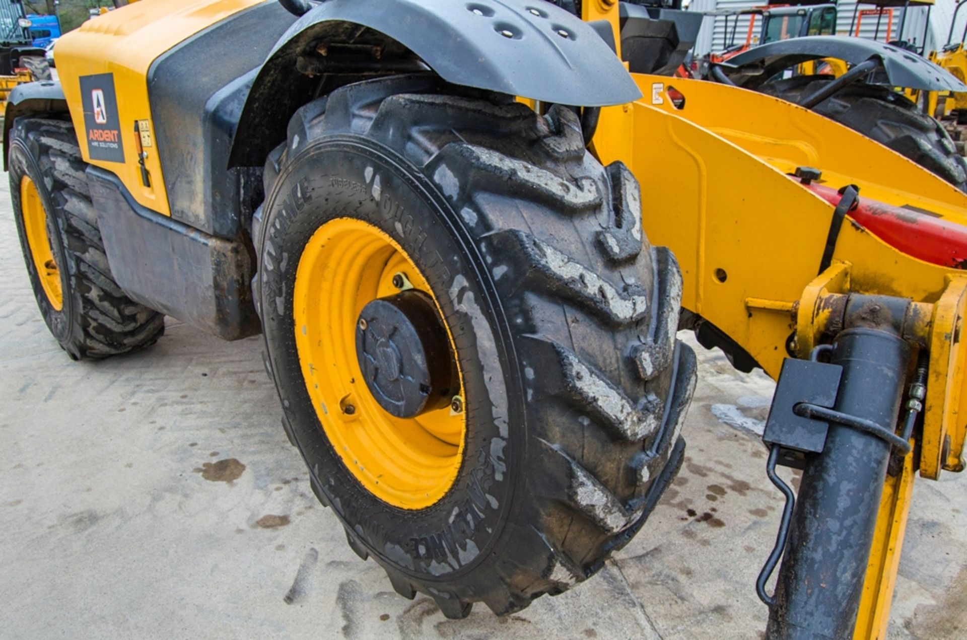 JCB 540-140 Hi-Viz T4 IV 14 metre telescopic handler Year: 2018 S/N: 2573533 Recorded Hours: 5089 - Image 14 of 26