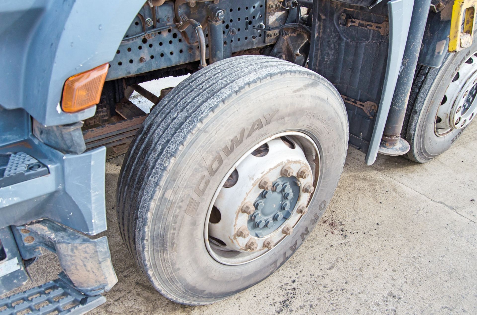 Mercedes Benz 3240 Arocs 32 tonne 8x4 tipper grab lorry Registration Number: YH65 HGK Date of - Bild 24 aus 38