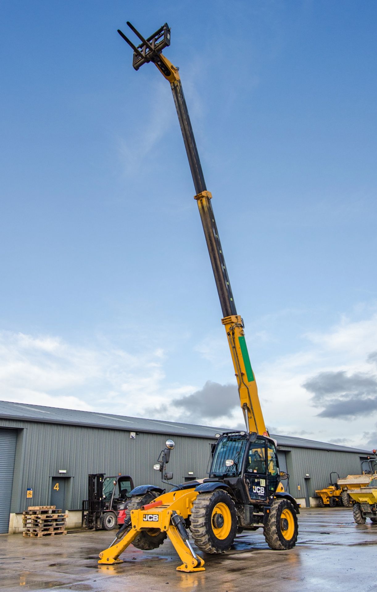 JCB 540-140 T4 IV 14 metre telescopic handler Year: 2016 S/N: 2465067 Recorded Hours: 3083 A727535 - Image 9 of 24
