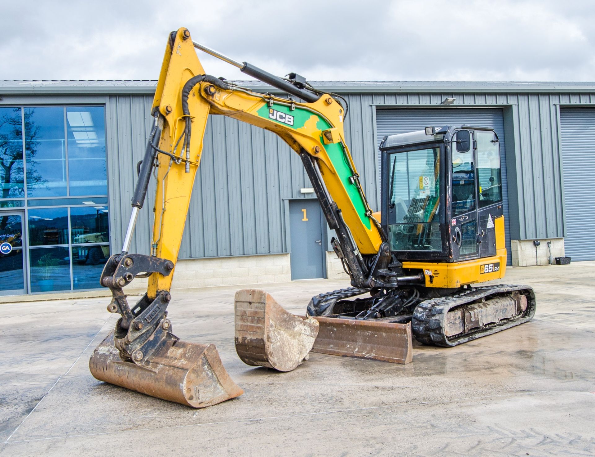 JCB 65 R-1 6.5 tonne rubber tracked excavator Year: 2015 S/N: 1914102 Recorded Hours: 161 (Clock