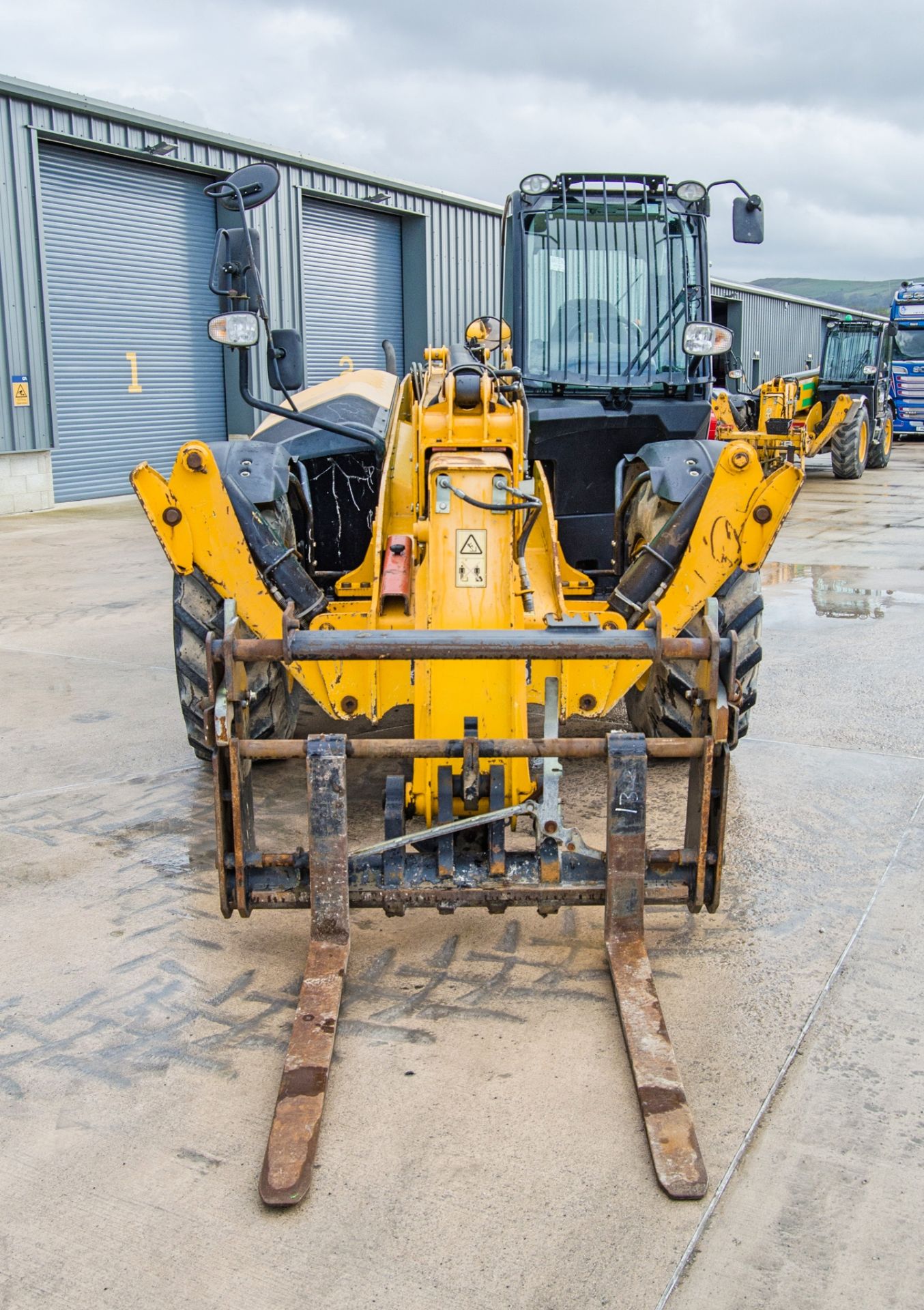 JCB 535-140 Hi-Viz T4i IIIB 14 metre telescopic handler Year: 2016 S/N: 2461386 Recorded Hours: 3648 - Image 5 of 24