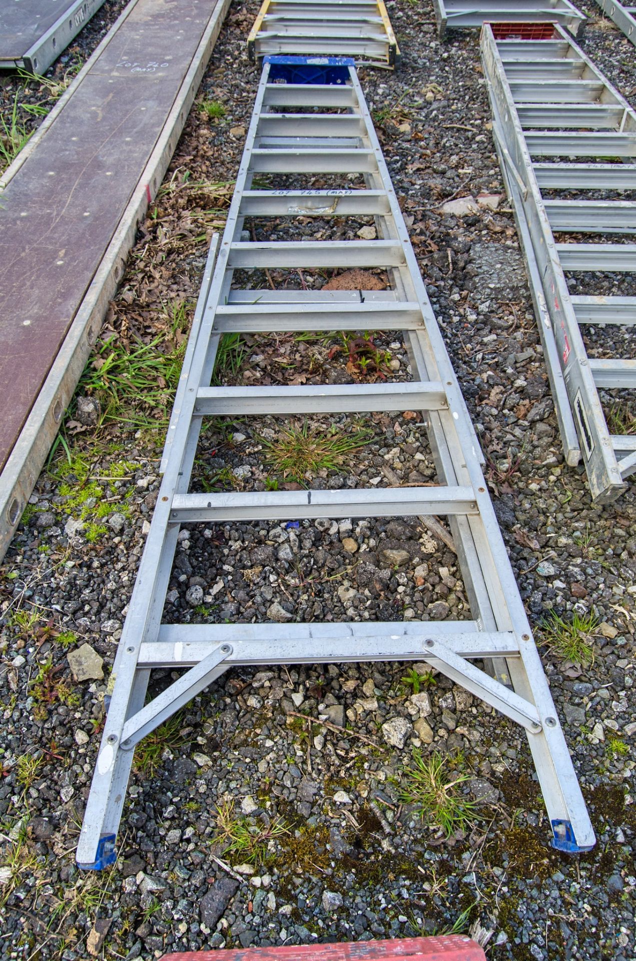 Clow 10 tread aluminium step ladder STA12197