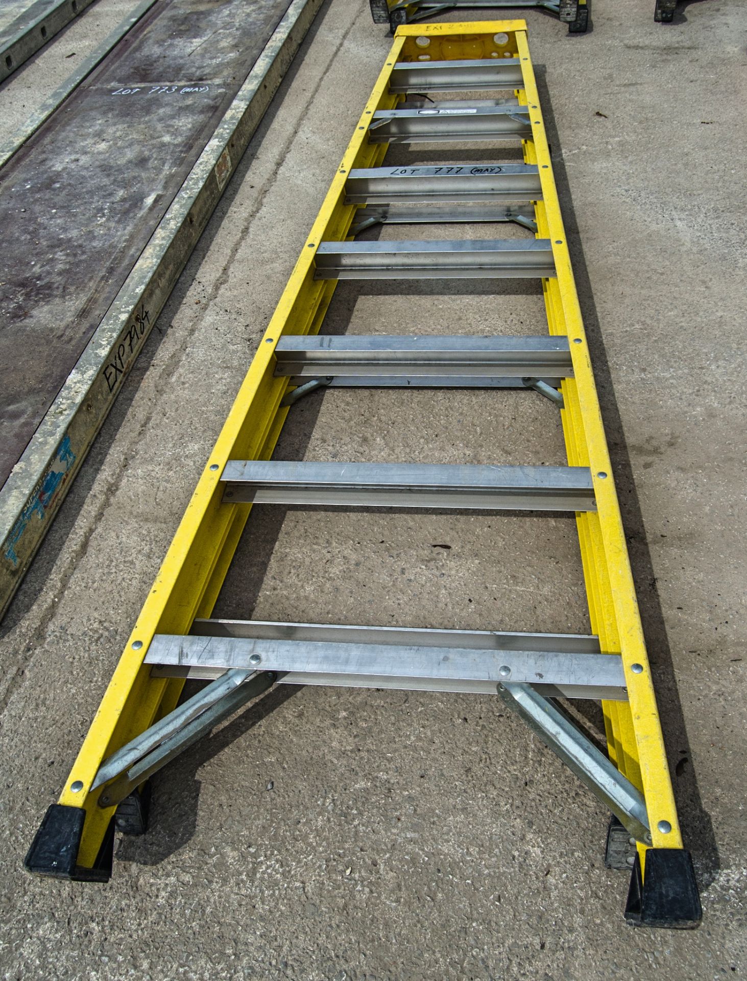 8 tread glass fibre framed step ladder EXP2890