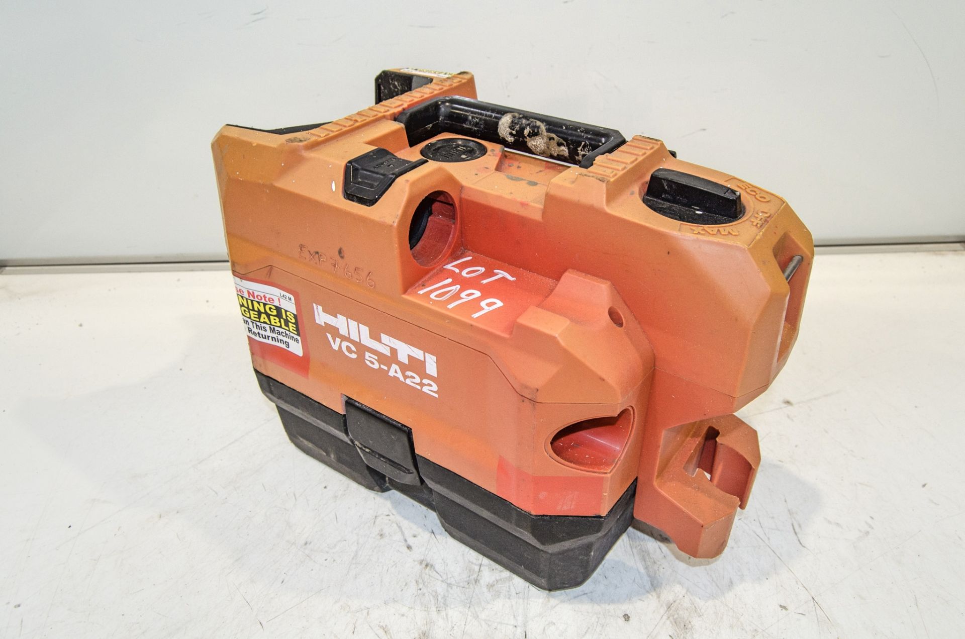 Hilti VC5-A22 22v cordless vacuum cleaner ** No hose, battery or charger ** EXP7656