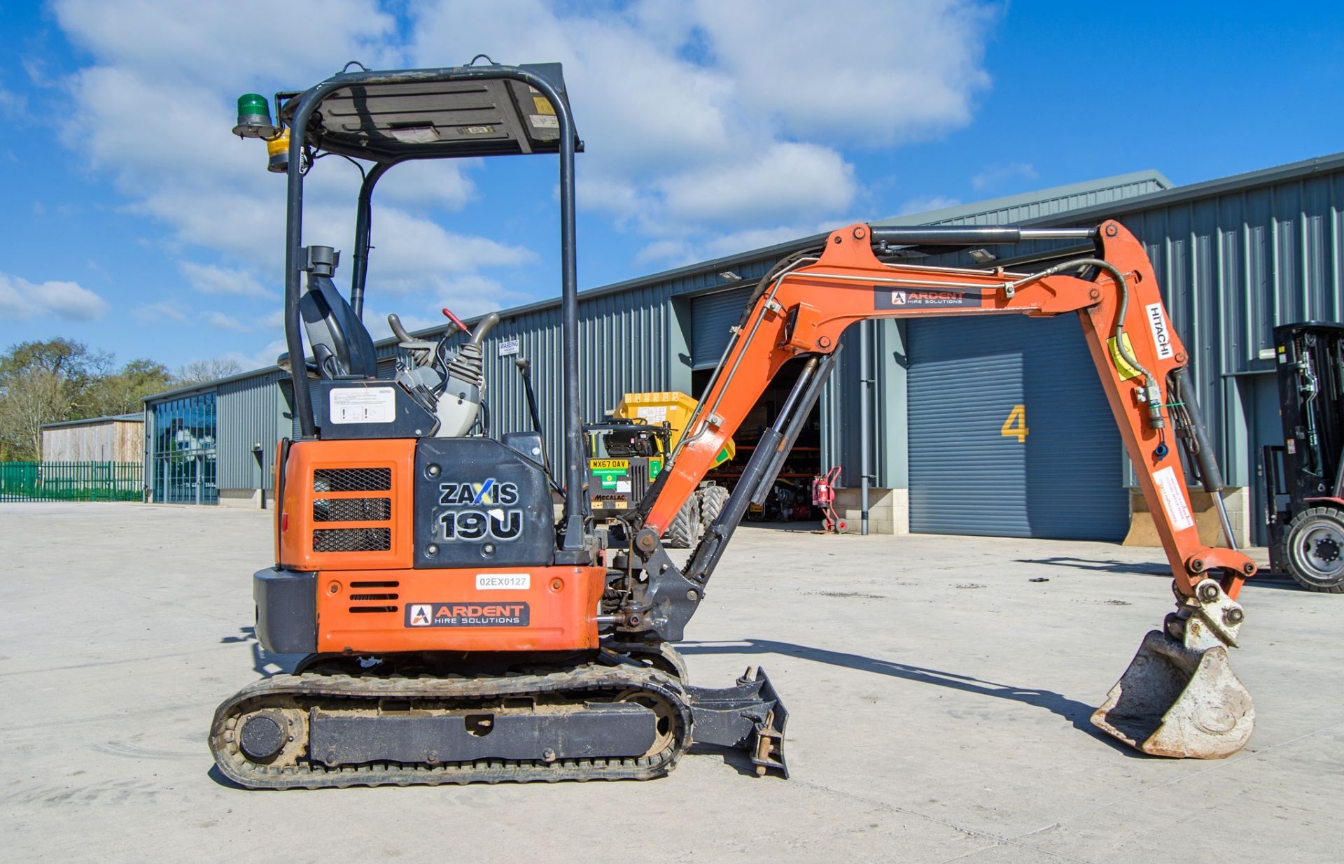 Hitachi Zaxis 19U 1.9 tonne rubber tracked mini excavator Year: 2018 S/N: 22833 Recorded Hours: - Image 8 of 26