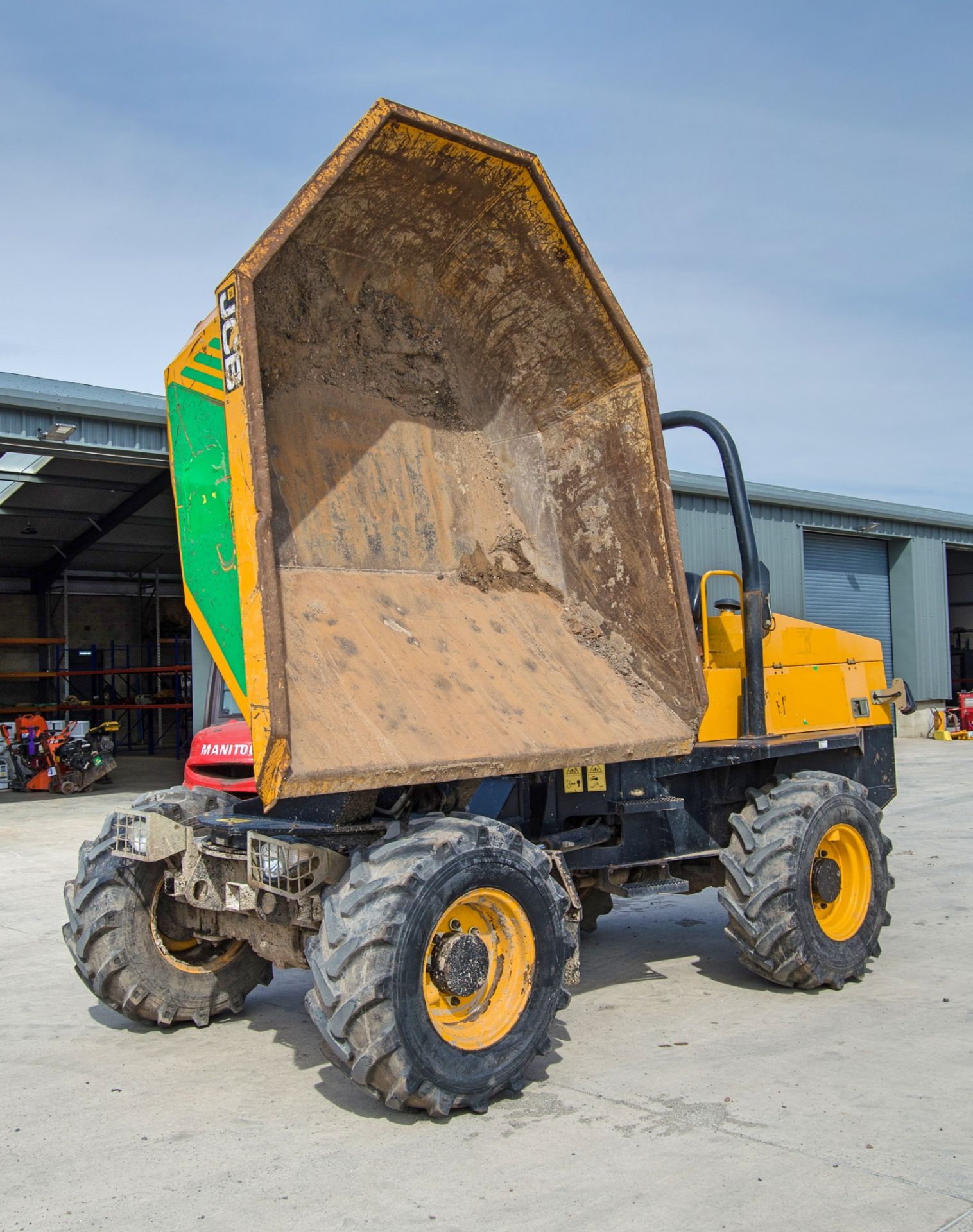 JCB 6 tonne swivel skip dumper Year: 2015 S/N: EFFRL8697 Recorded Hours: 1734 c/w V5C registration - Image 9 of 21