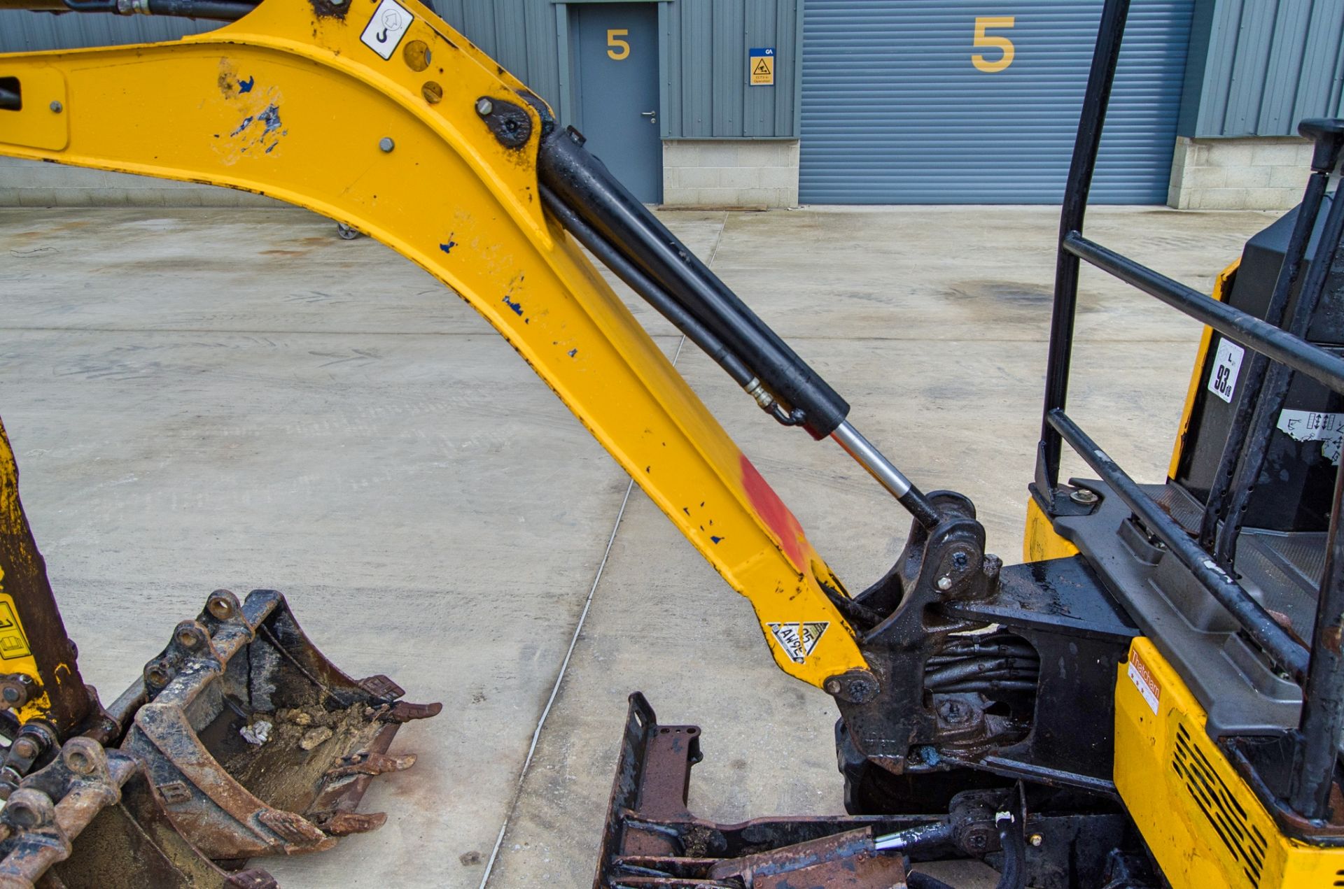 JCB 15C-1 1.5 tonne rubber tracked mini excavator Year: 2019 S/N: 2710395 Recorded Hours: 1300 - Image 16 of 24