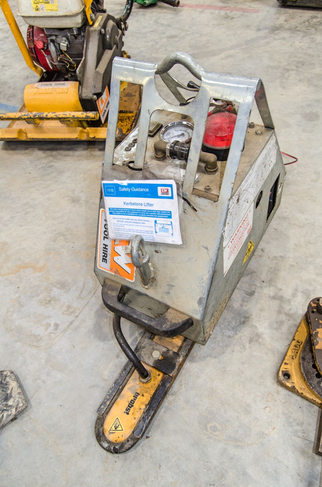 Probst SM battery electric slab lifter c/w charger 46164 - Image 2 of 2