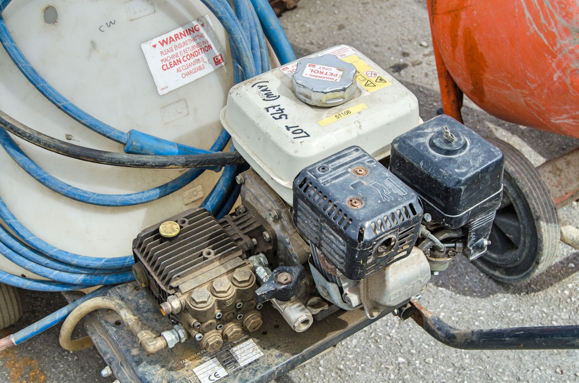 Taskman petrol driven pressure washer bowser c/w hose 51106 ** No lance & pull cord missing ** - Image 3 of 3