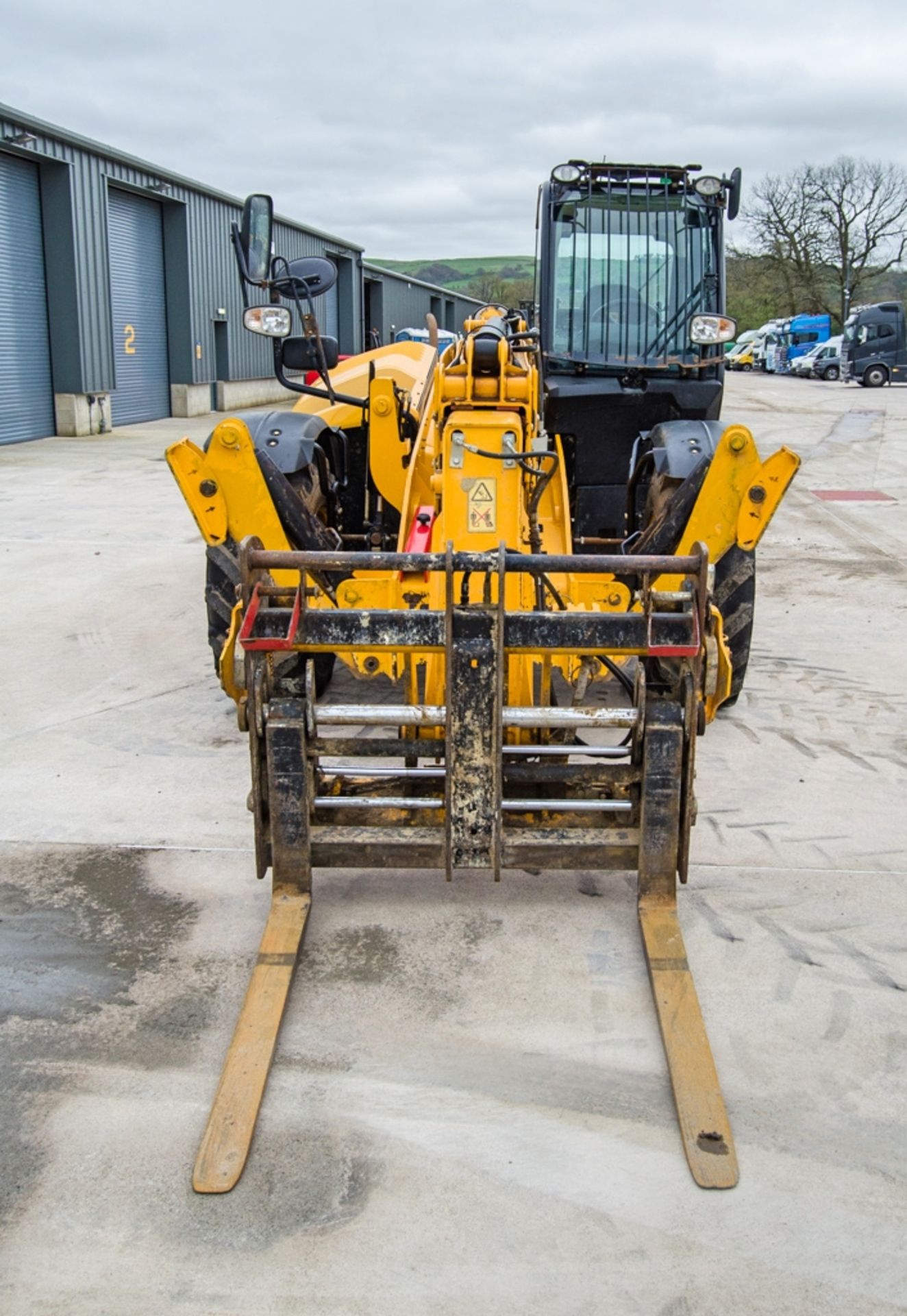 JCB 540-140 Hi-Viz T4 IV 14 metre telescopic handler Year: 2019 S/N: 2792099 Recorded Hours: 6030 - Image 5 of 26