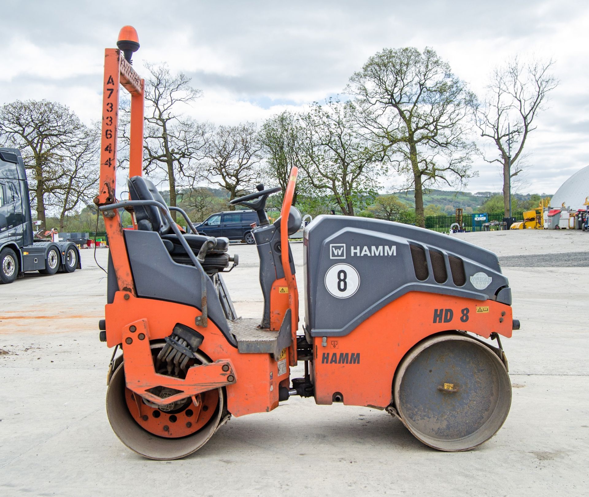 Hamm HD8 VV 80cm double drum ride on roller Year: 2016 S/N: H1993701 Recorded Hours: 958 A733644 - Image 7 of 19