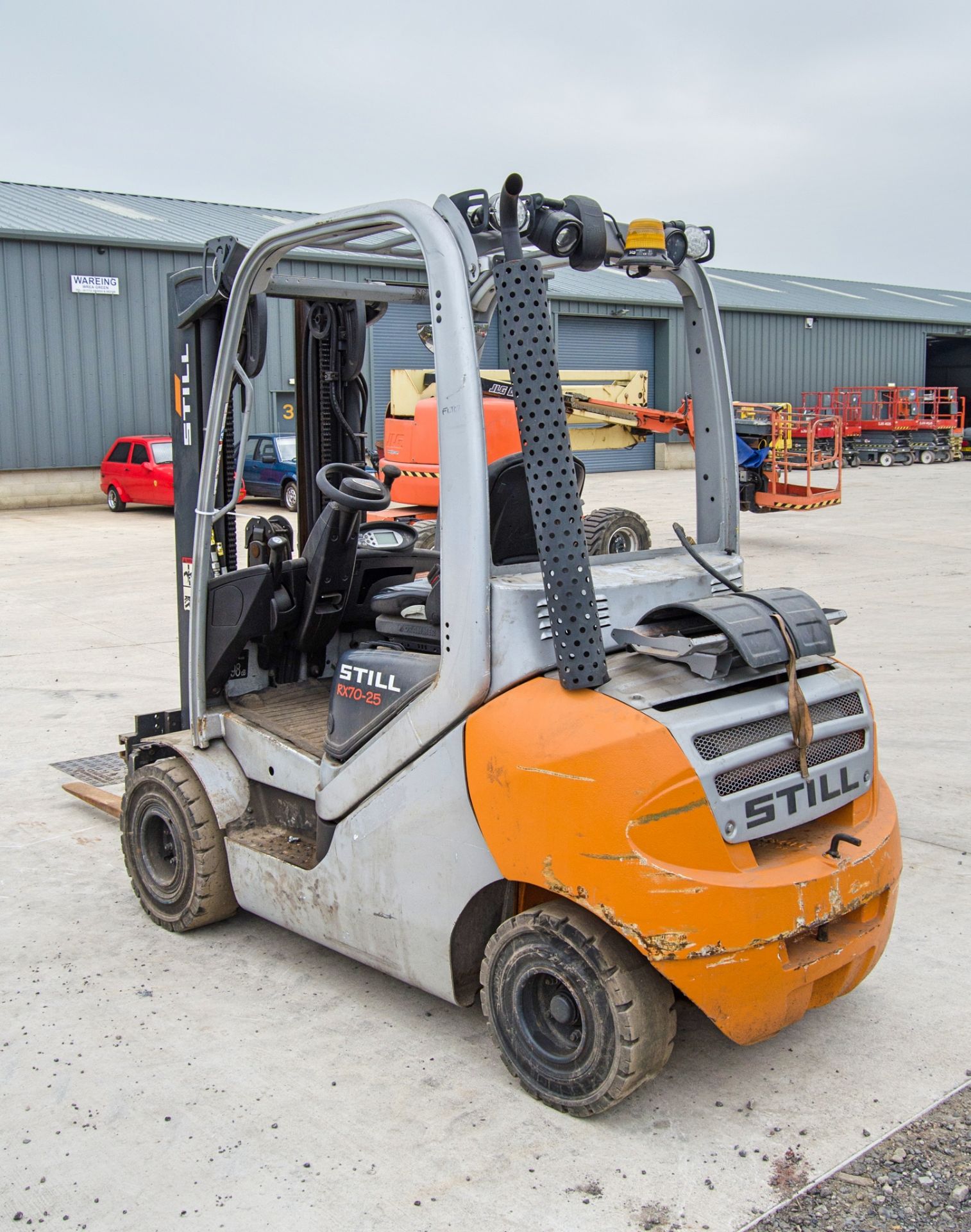 Still RX70-25 2.5 tonne gas powered fork lift truck Year: 2015 S/N: F000176 Recorded Hours: 9561 - Image 4 of 19