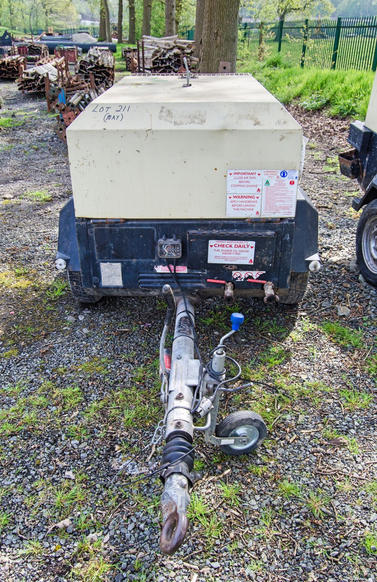 Doosan 741 diesel driven fast tow mobile air compressor Year: 2013 S/N: 432010 Recorded Hours: - Image 5 of 11