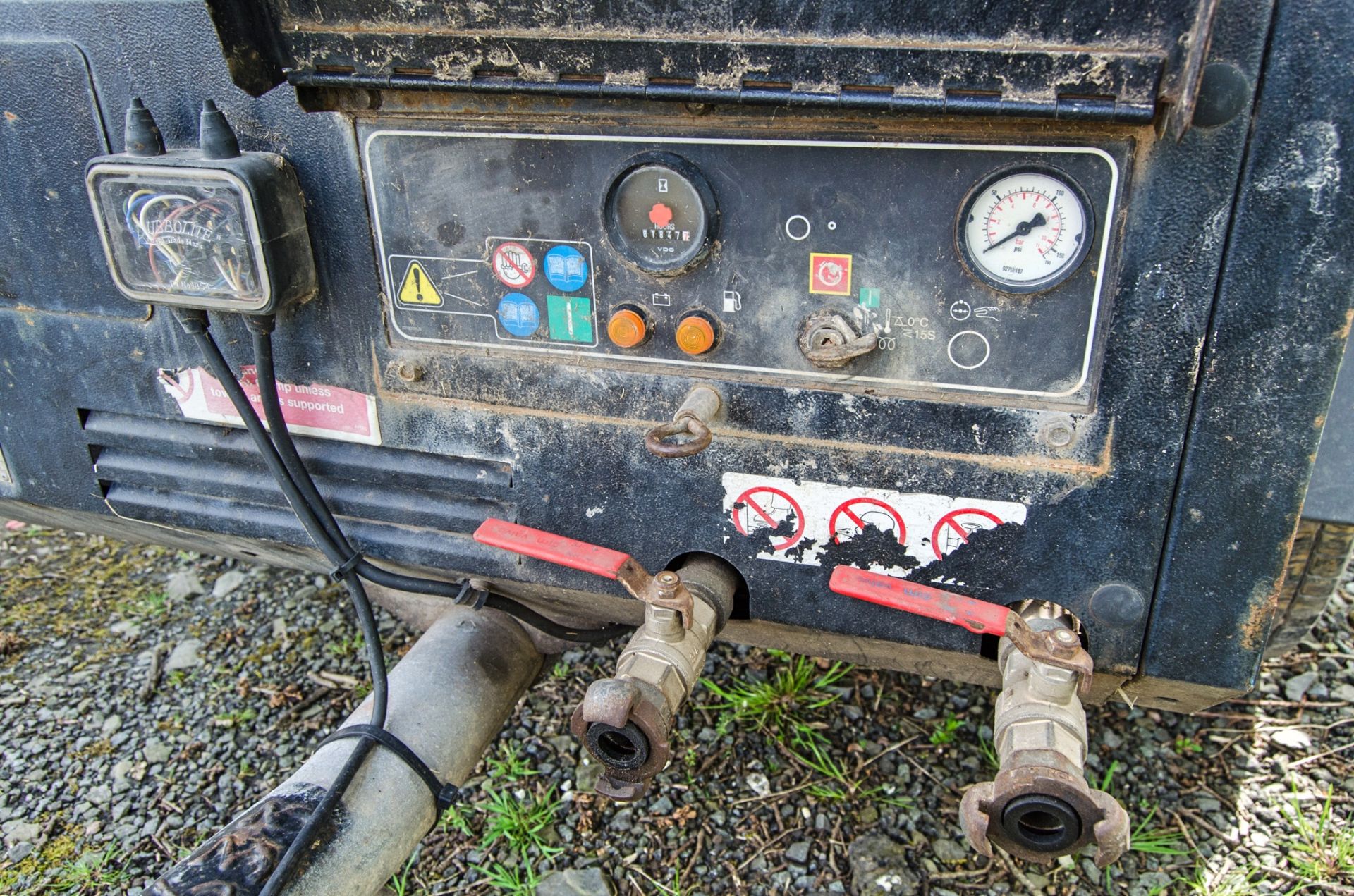 Doosan 741 diesel driven fast tow mobile air compressor Year: 2013 S/N: 432010 Recorded Hours: - Image 7 of 11