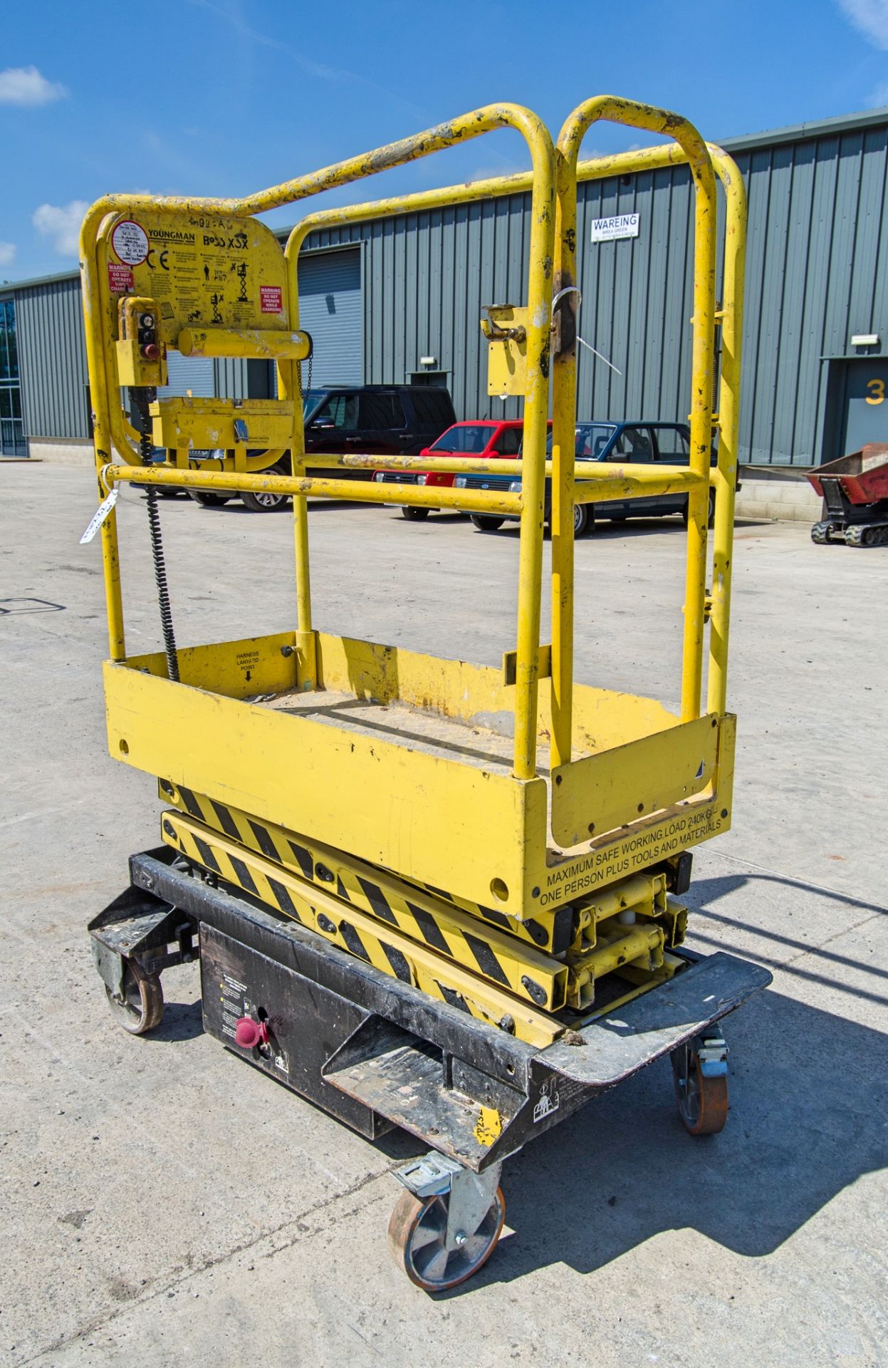 Youngman Boss X3X battery electric push around scissor lift access platform Year: 2012 S/N: 32086 - Image 4 of 9