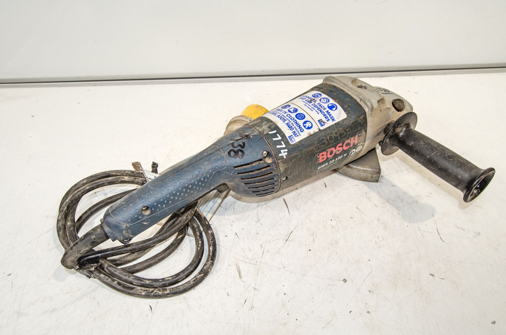 Bosch GWS22-180H 110v angle grinder 30938 - Image 2 of 2