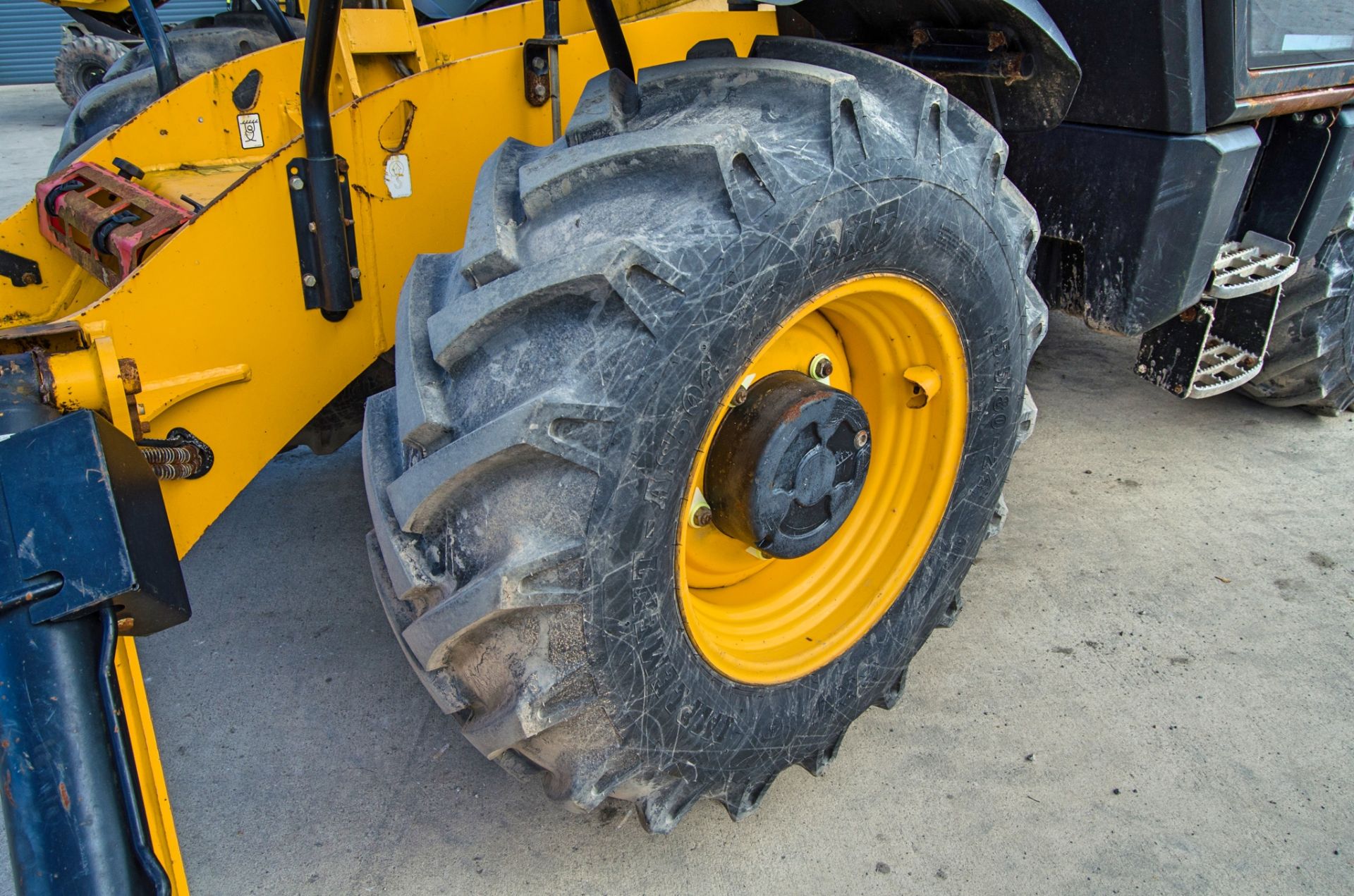 JCB 540-170 T4 IV 17 metre telescopic handler Year: 2016 S/N: 2465019 Recorded Hours: 4224 c/w - Image 13 of 27