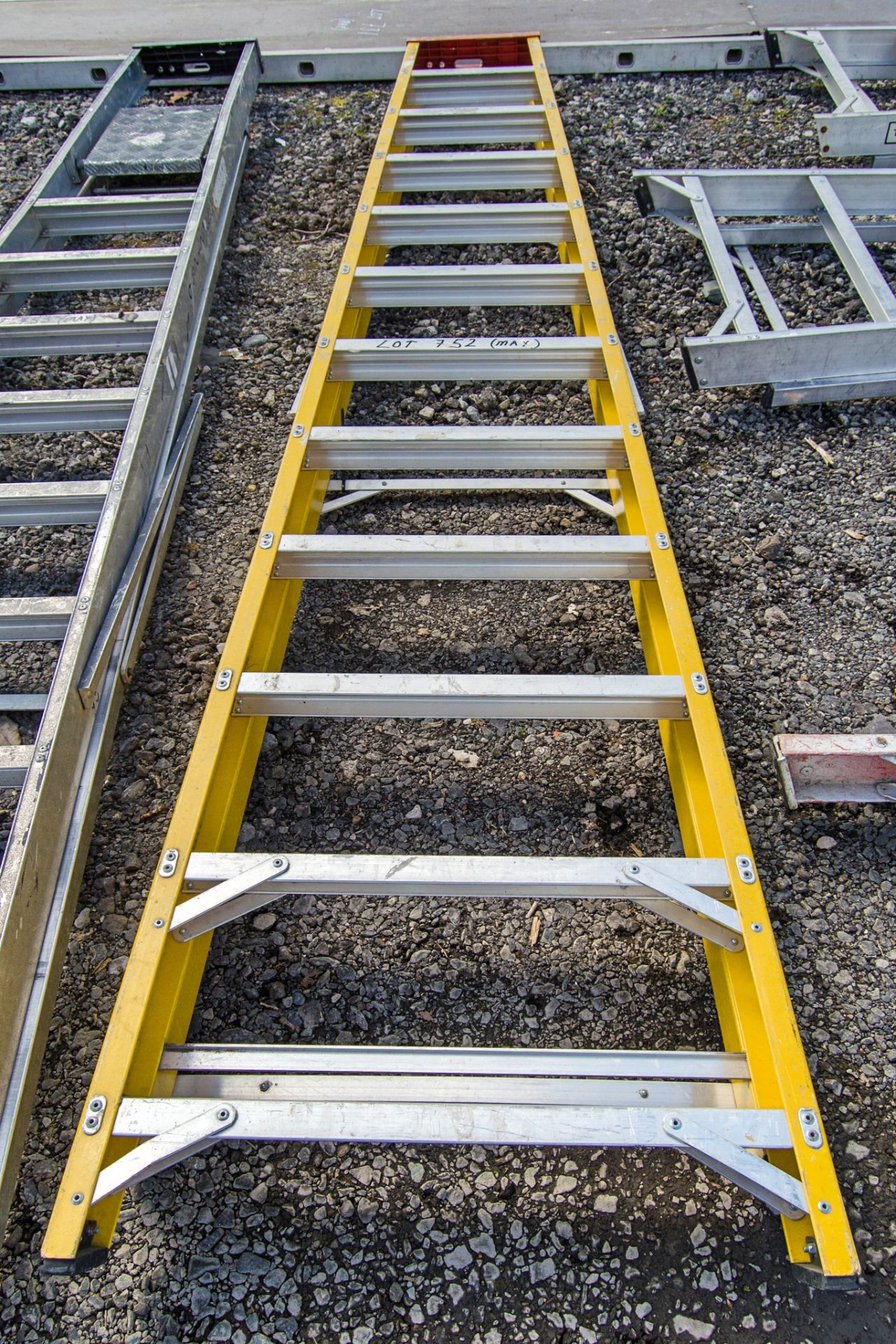 12 tread glass fibre framed step ladder 1901LYT0457