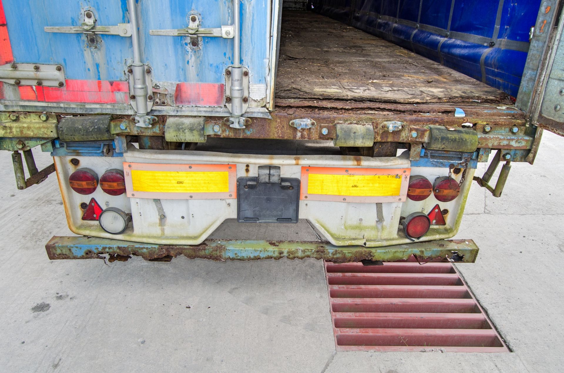 Crane Fruehauf GL3 tri-axle curtain side trailer Year: 1997 Chassis Number: VW910314 MOT Expires: - Image 14 of 15