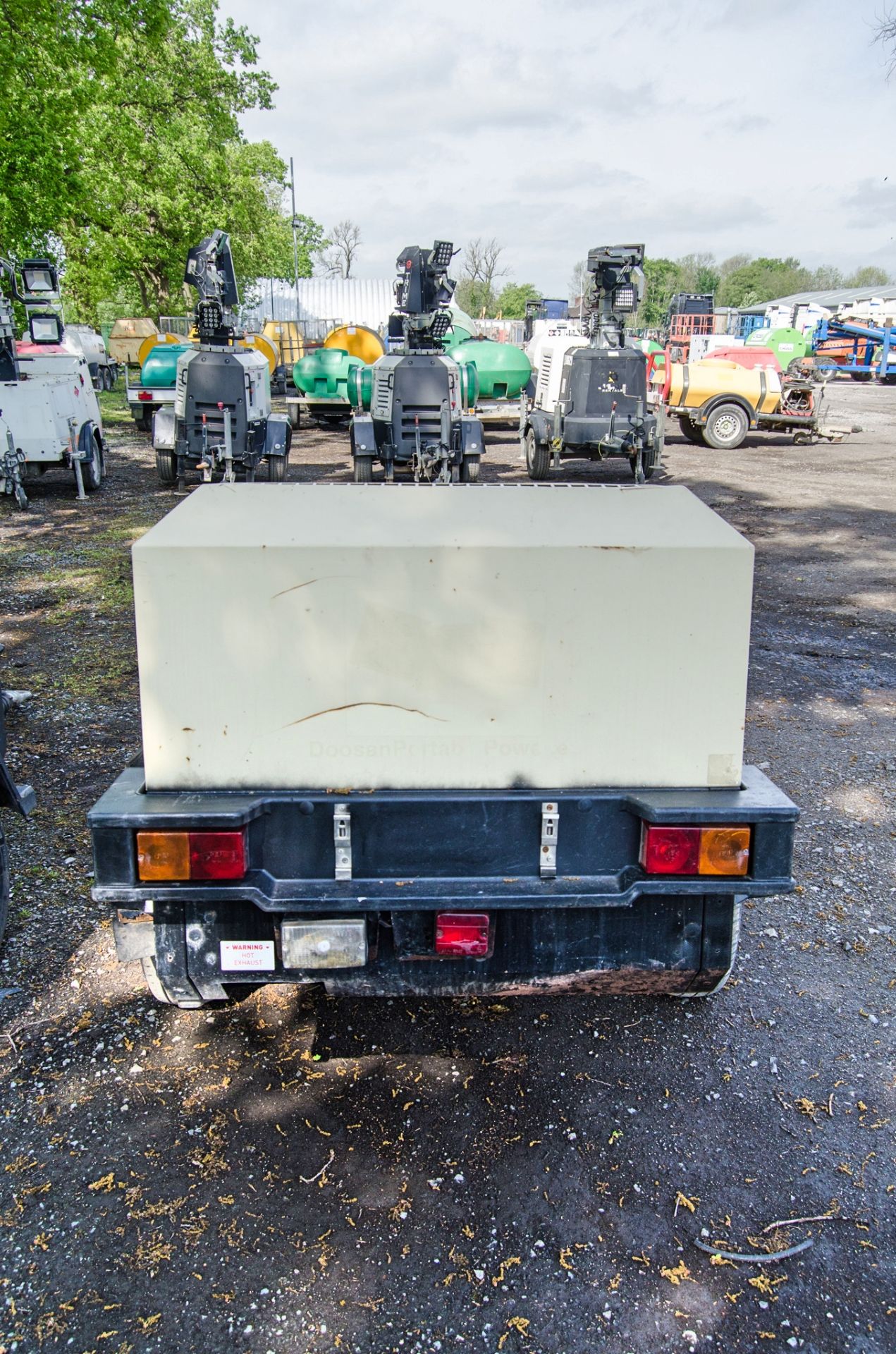 Doosan 741 diesel driven fast tow mobile air compressor Year: 2016 S/N: 434233 Recorded Hours: - Image 8 of 11