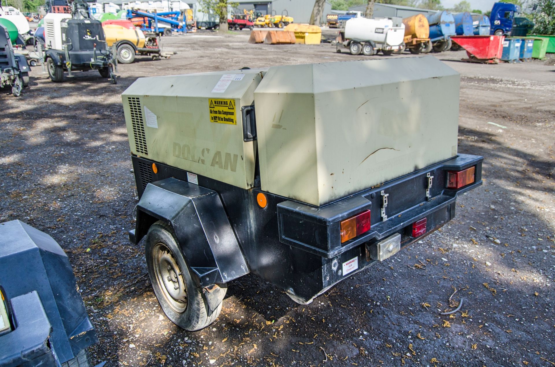 Doosan 741 diesel driven fast tow mobile air compressor Year: 2016 S/N: 434233 Recorded Hours: - Image 6 of 11