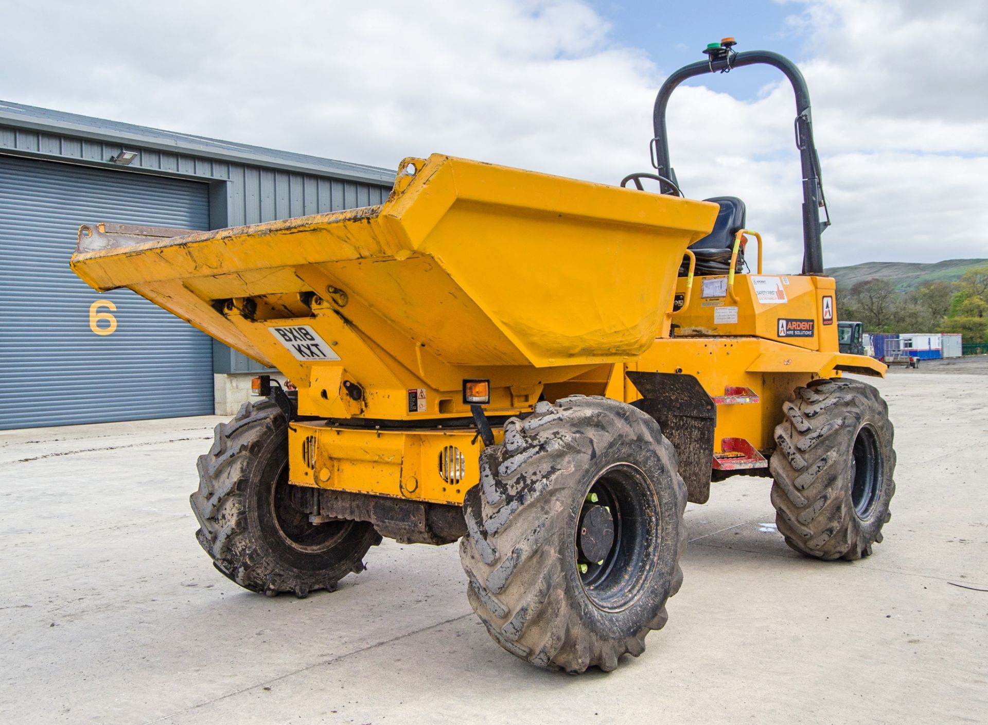 Thwaites 6 tonne swivel skip dumper Year: 2018 S/N: 1803E1456 Recorded hours: 1817 06DS0074