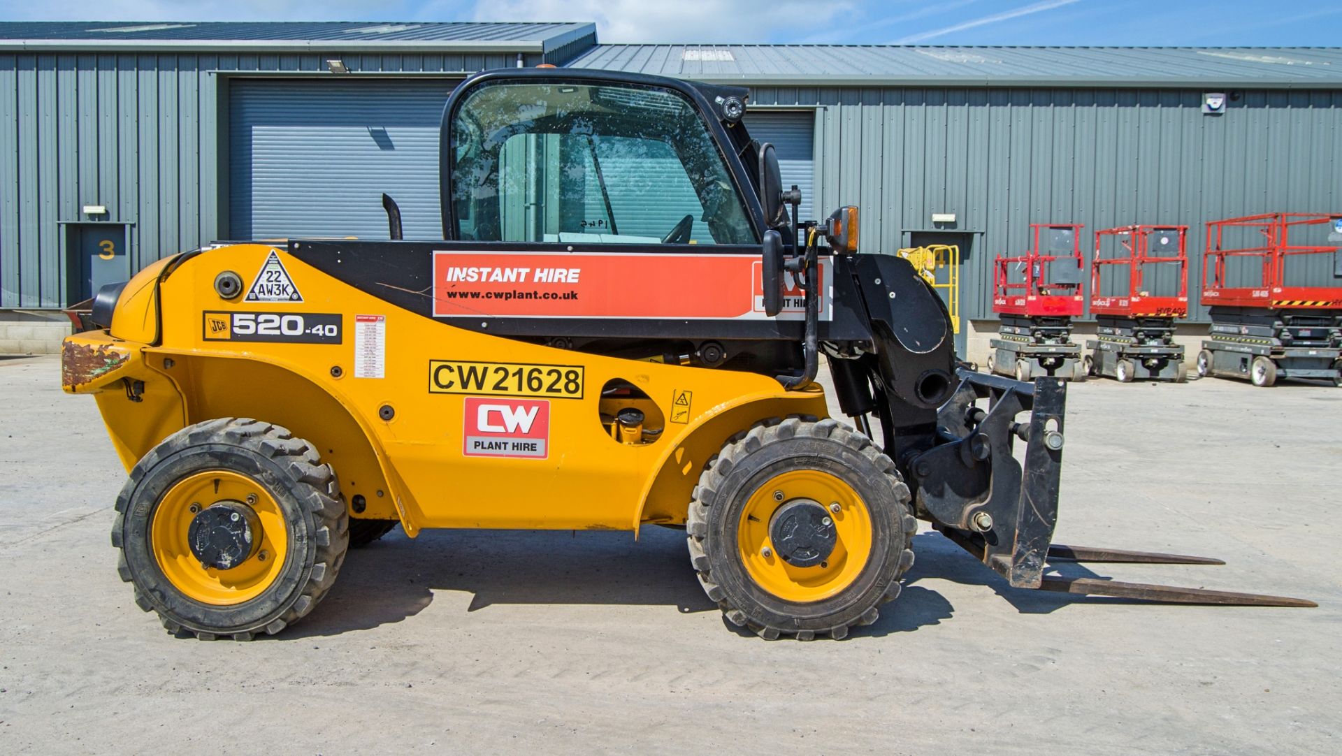 JCB 520-40 4 metre telescopic handler Year:2019 S/N: 2799255 Recorded Hours: 616 CW21628 - Image 8 of 22