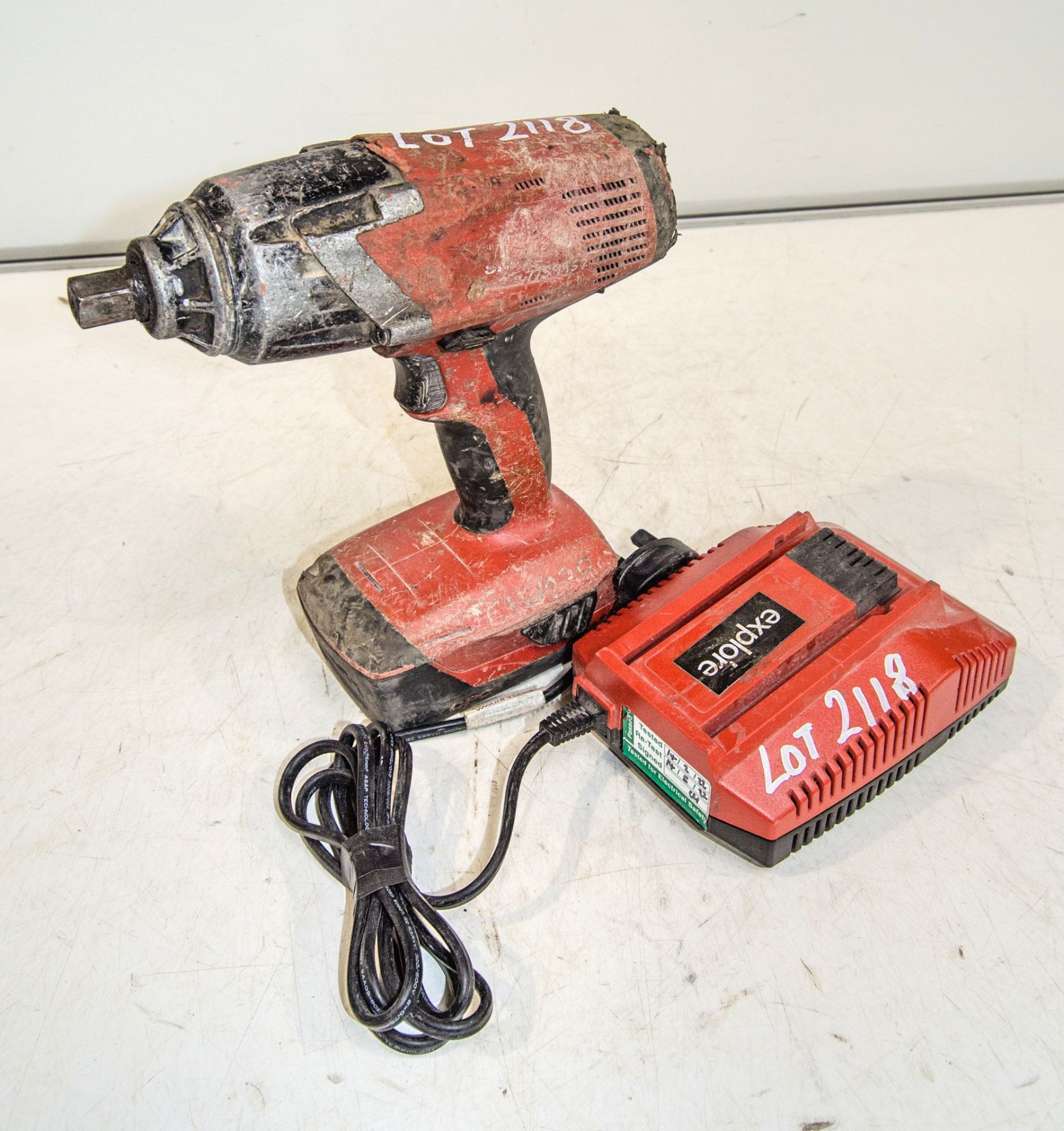 Hilti 22v cordless 1/2 inch drive impact gun c/w battery & charger CIW239