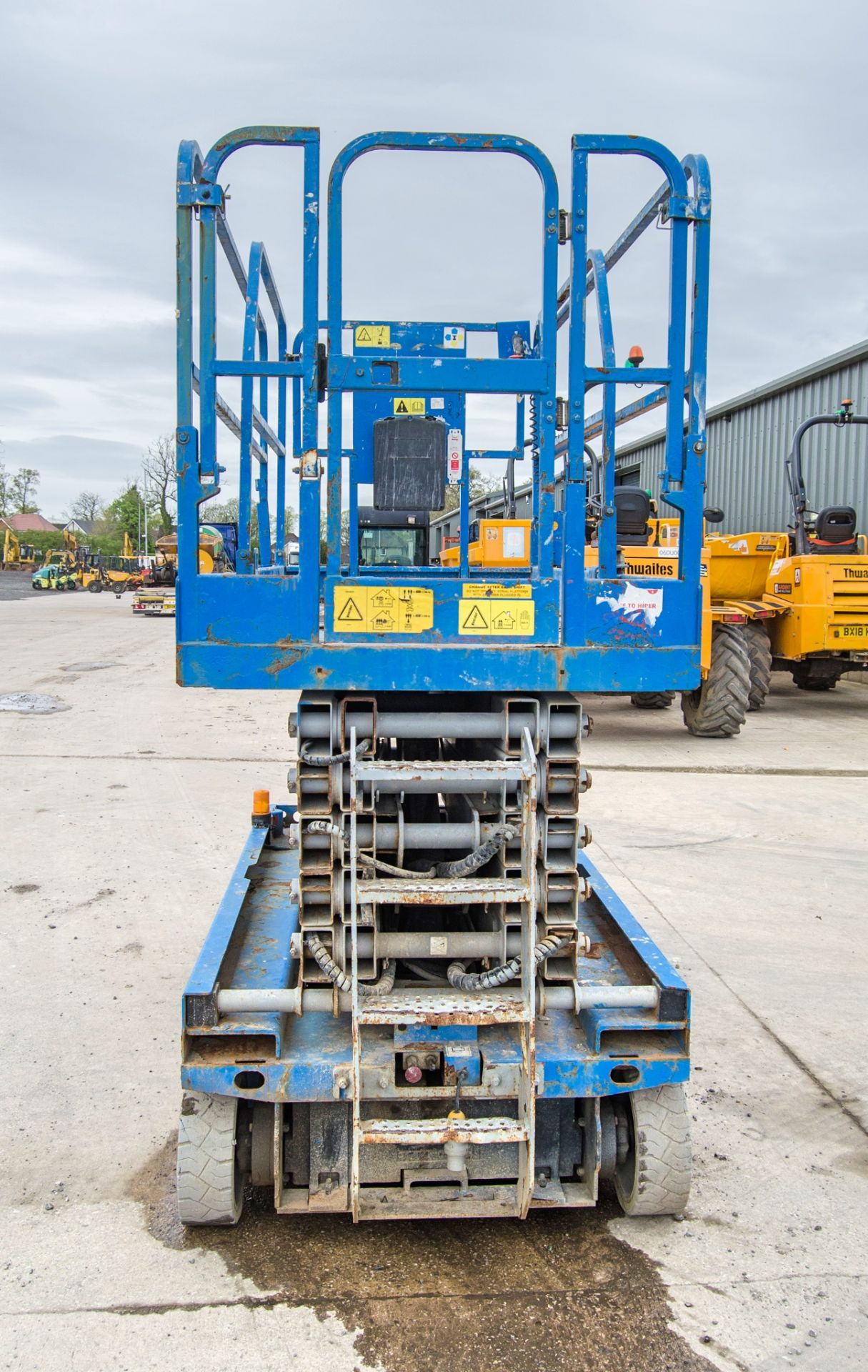Genie GS4047 battery electric scissor lift access platform Year: 2014 S/N: C-1713 Recorded Hours: - Image 6 of 14