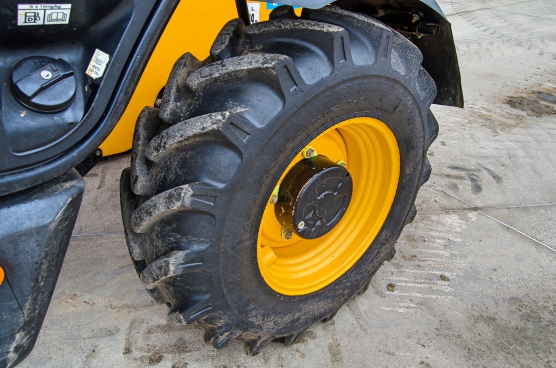 JCB 540-140 Hi-Viz T4 IV 14 metre telescopic handler Year: 2019 S/N: 2792099 Recorded Hours: 6030 - Image 15 of 26